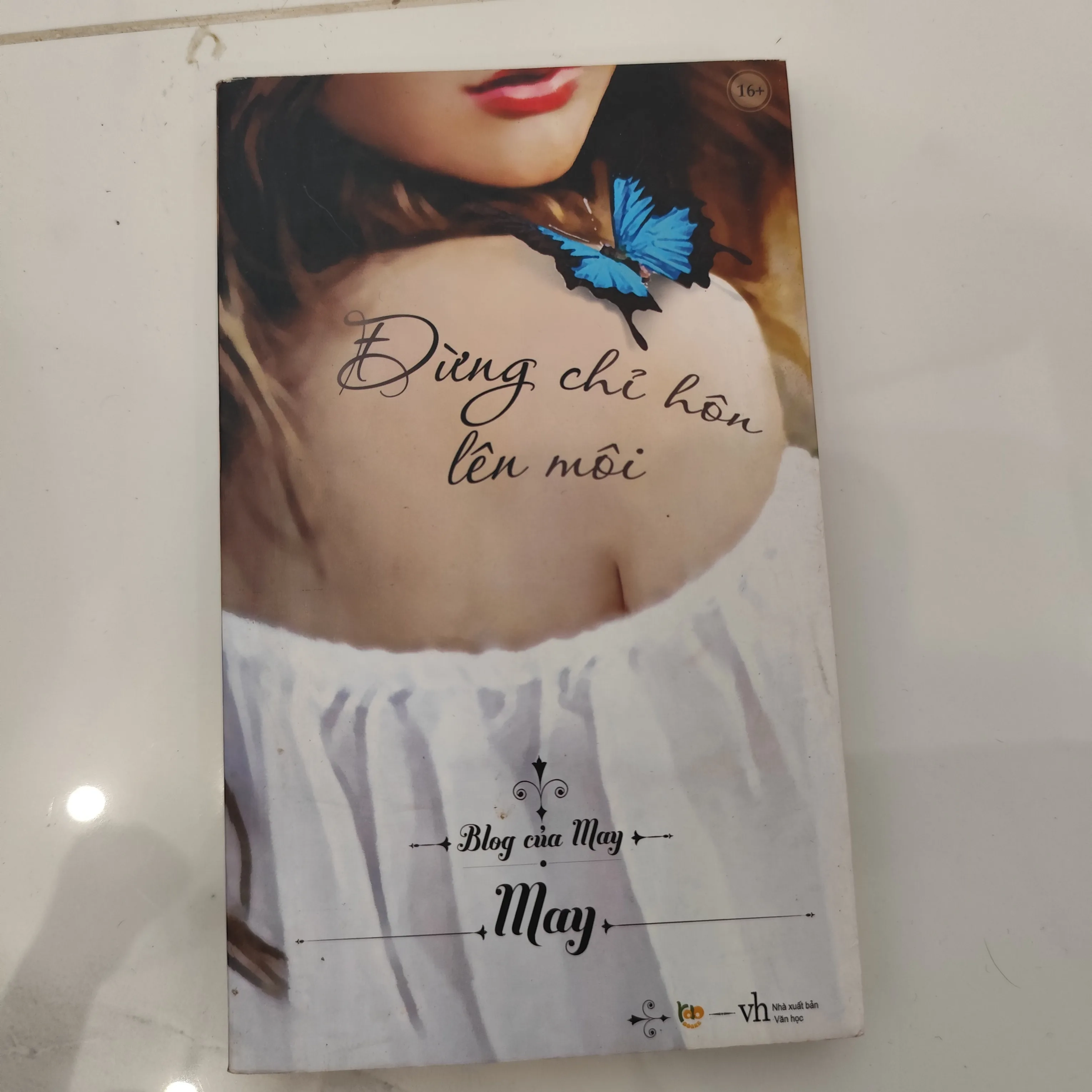 Đừng chỉ hôn lên môi by  - Sách Book Cover - Ngọc Hiển Books