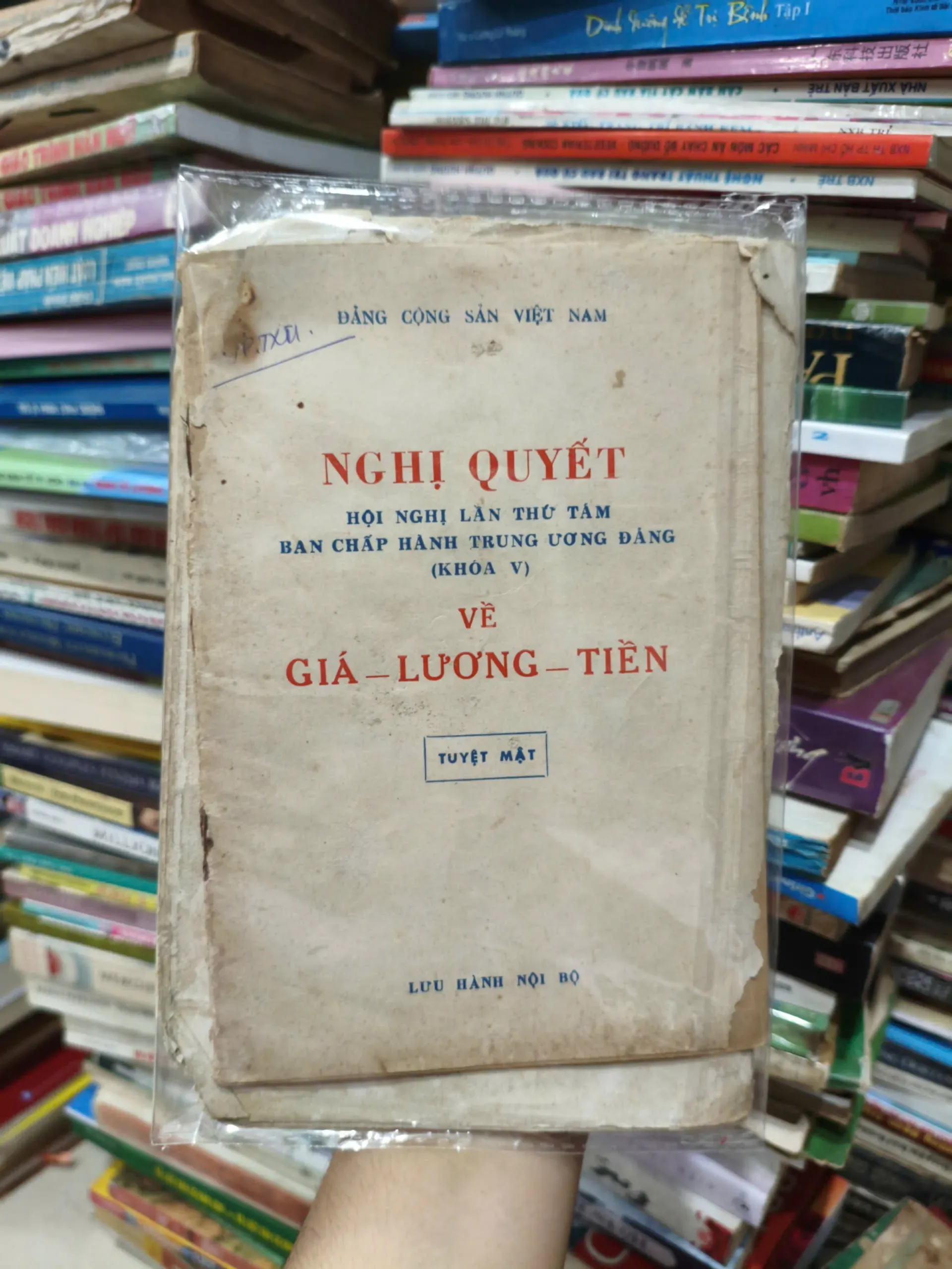 Nghị Quyết Hội Nghị Lần Thứ 8 Ban Châp Hành Trung Ương Đảng Về Giá - Lương - Tiền  - by  - Sách Book Cover - Ngọc Hiển Books