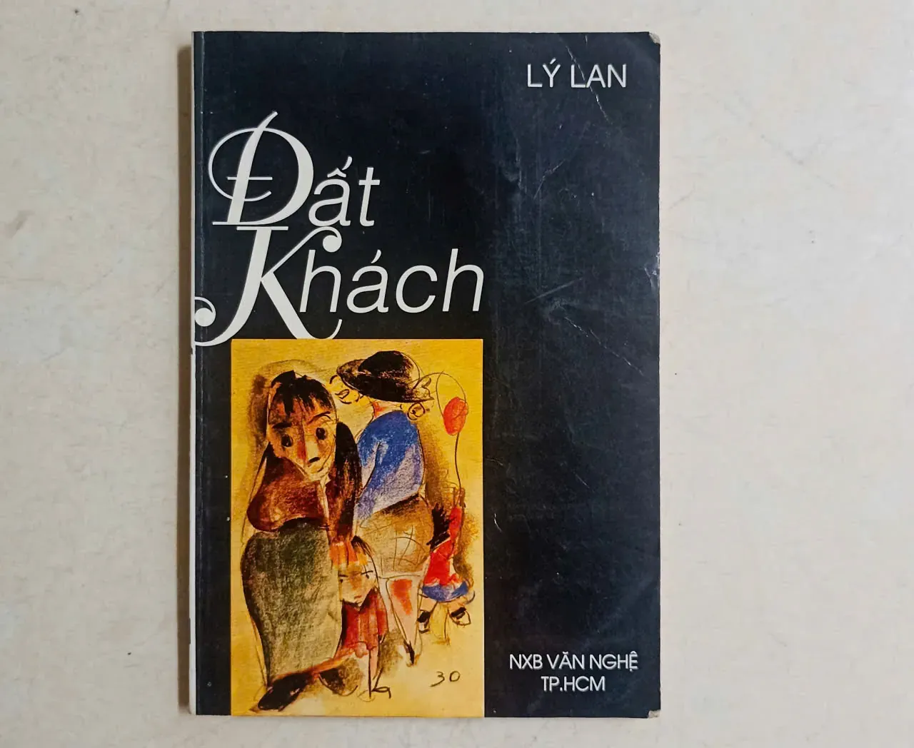 Đất khách🌻 by  - Sách Book Cover - Ngọc Hiển Books