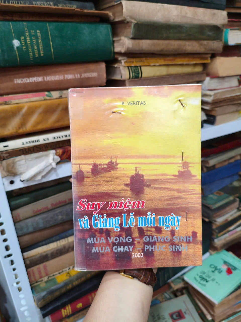 Suy Niệm Và Giảng Lễ Mỗi Ngày - 2002 by Chưa xác định chính xác - Sách Book Cover - Ngọc Hiển Books