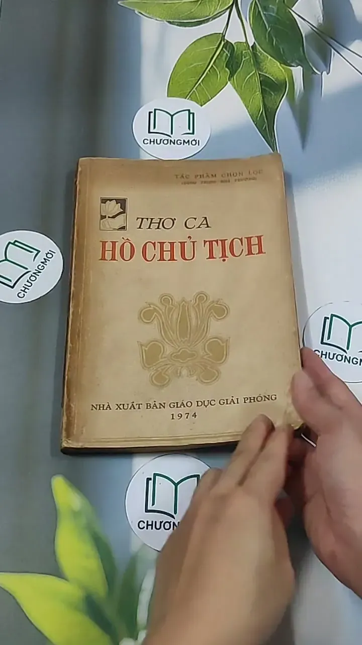 [MIỄN PHÍ BỌC SÁCH] Thơ Ca Hồ Chủ Tịch (1974) 674966