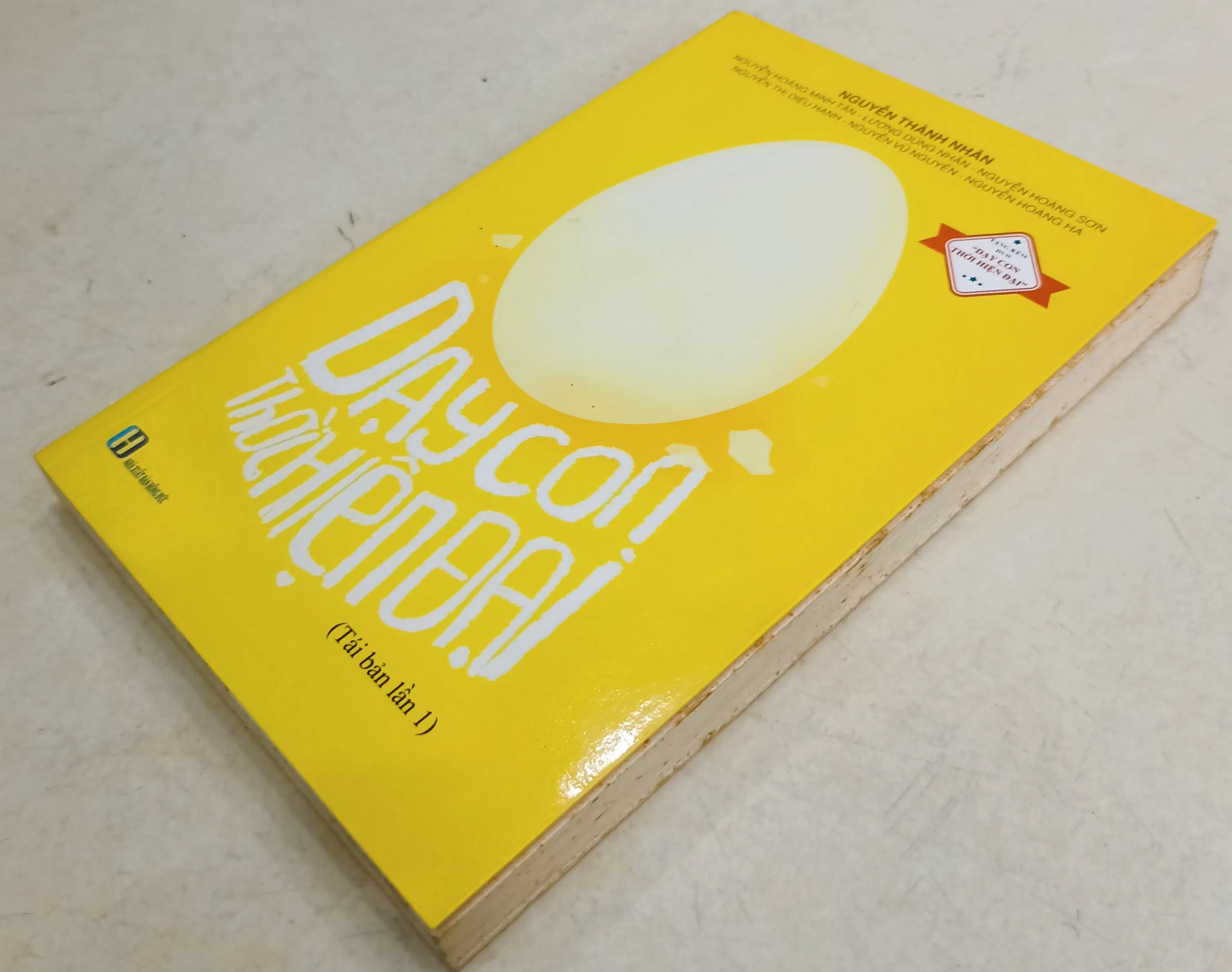 Dạt con thời hiện đại 🌻 by  - Sách Book Cover - Ngọc Hiển Books