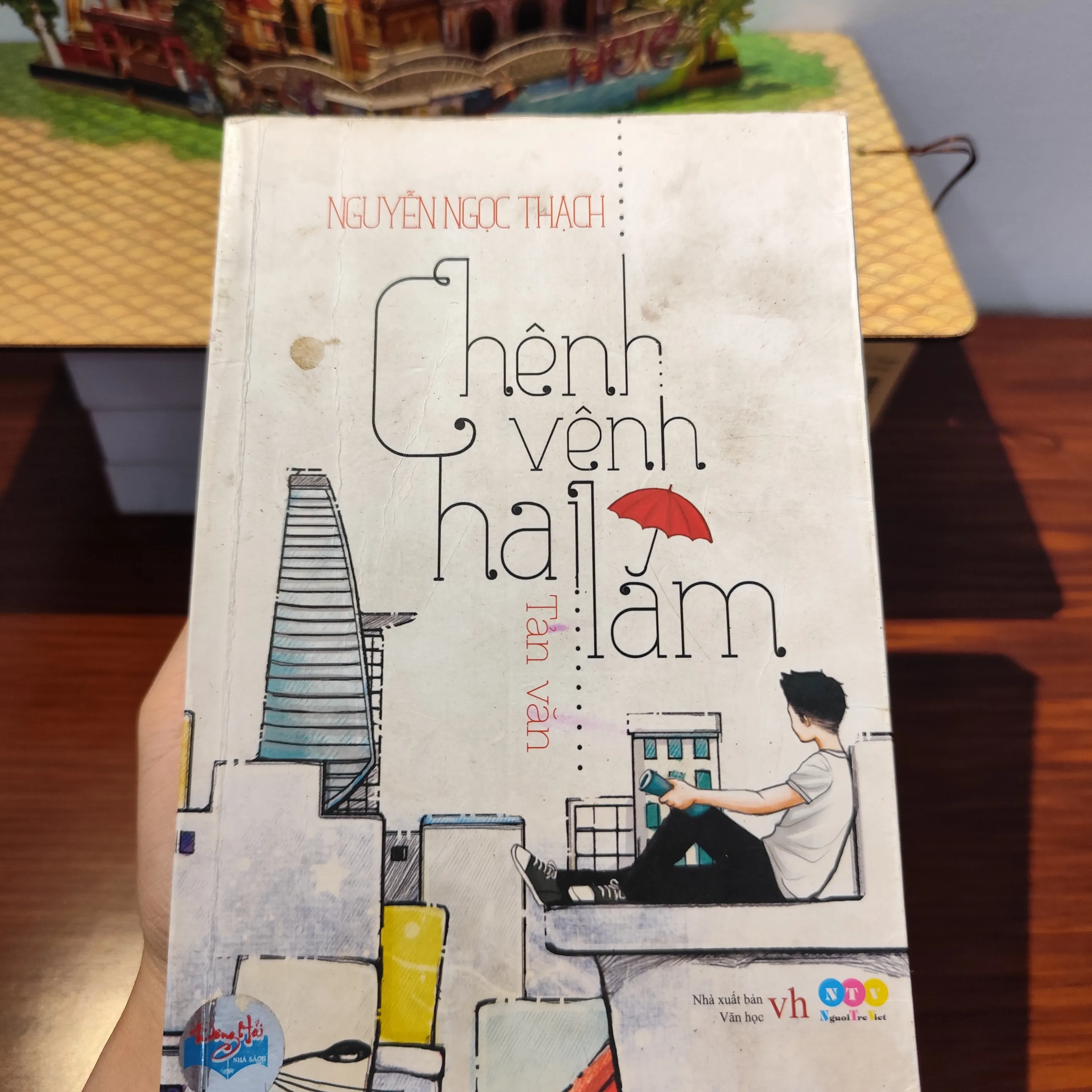 Chênh vênh hai lăm by  - Sách Book Cover - Ngọc Hiển Books