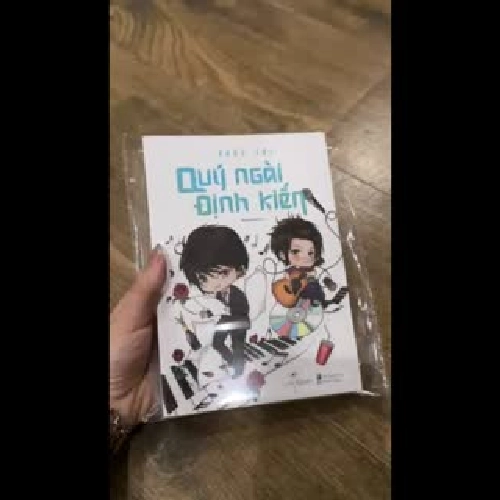 Sách - Quý Ngài Định Kiến - Khưu Trì - mới 80%, kèm Bookmark 410587