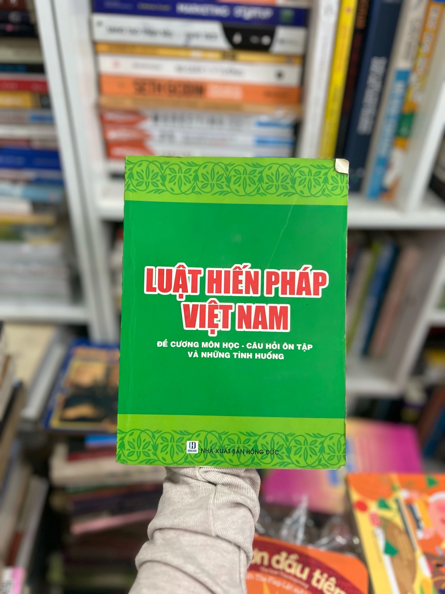 Luật hiến pháp Việt Nam by Nguyễn Văn Chiến - Sách Book Cover - Ngọc Hiển Books