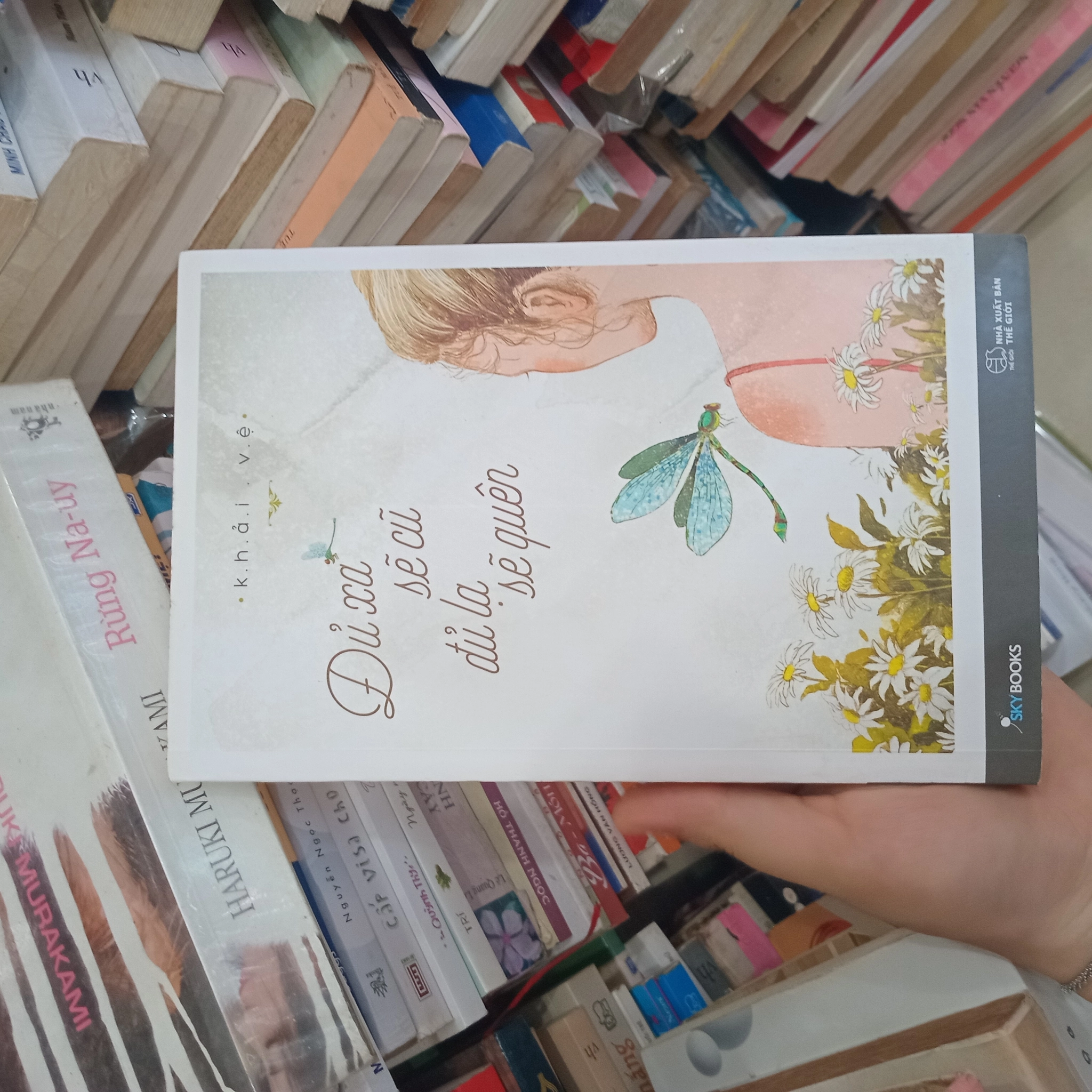 Đủ xa sẽ cũ đủ lạ sẽ quên by  - Sách Book Cover - Ngọc Hiển Books