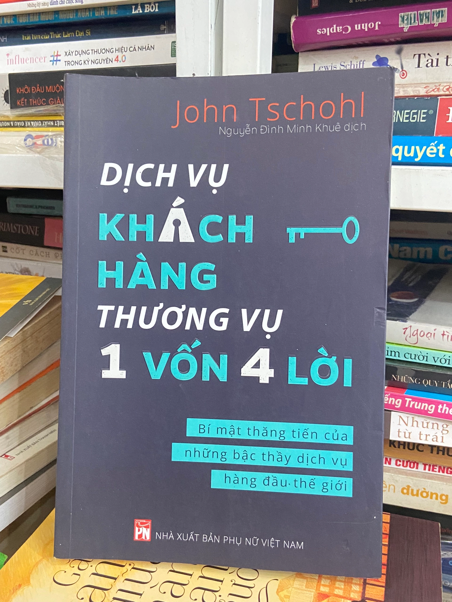 Dịch Vụ Khách Hàng Thương Vụ 1 Vốn 4 Lời by  - Sách Book Cover - Ngọc Hiển Books