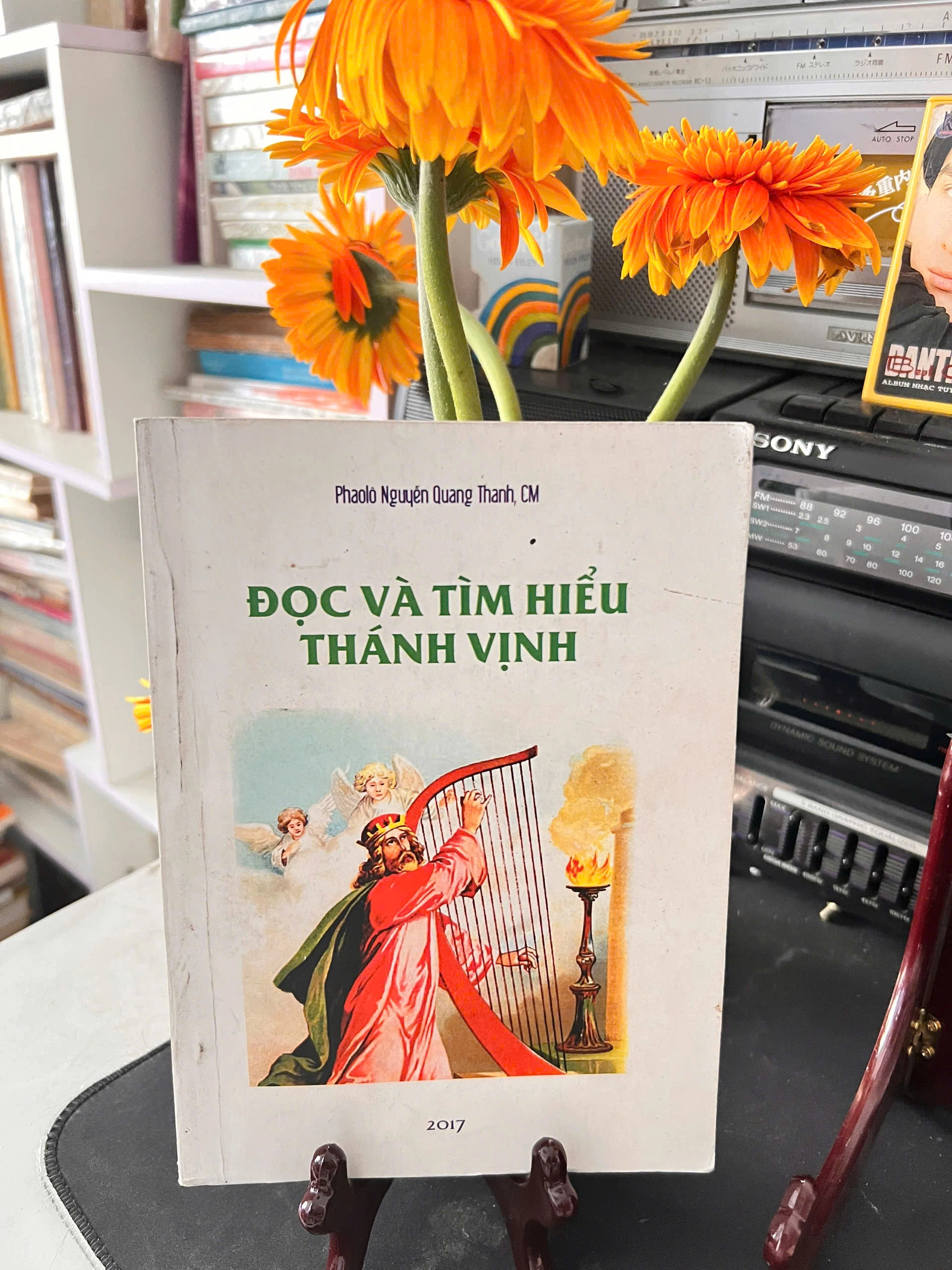 Đọc và tìm hiểu Thánh Vịnh by  - Sách Book Cover - Ngọc Hiển Books