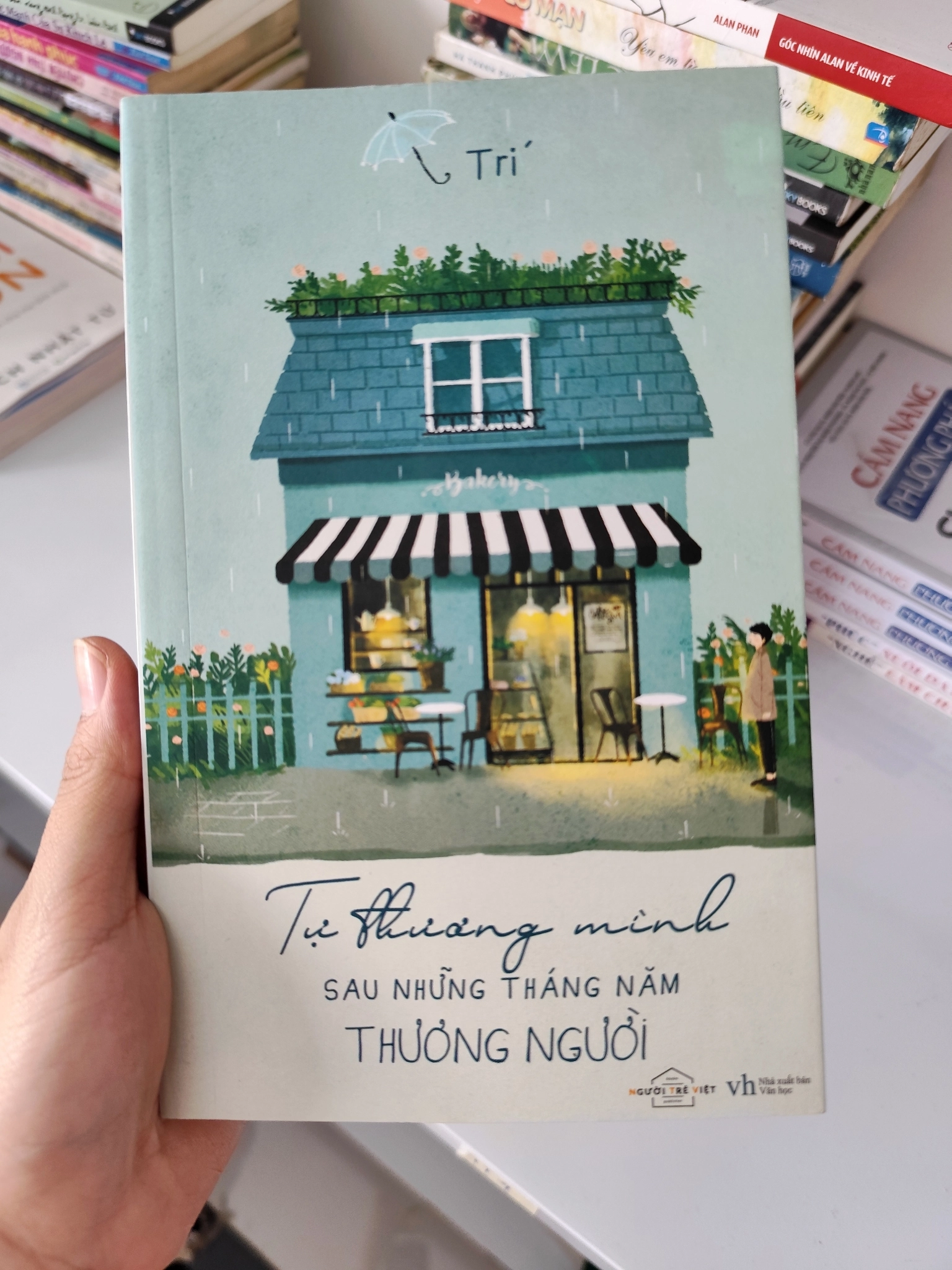 Tự thương mình sau những tháng năm thương người by  - Sách Book Cover - Ngọc Hiển Books