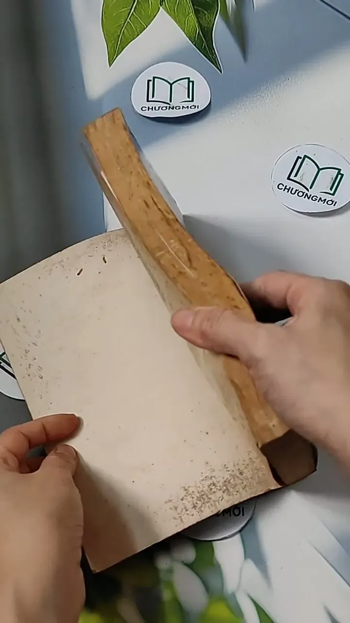 [MIỄN PHÍ BỌC SÁCH] Three Miles Down - James Hamilton-Paterson 703105