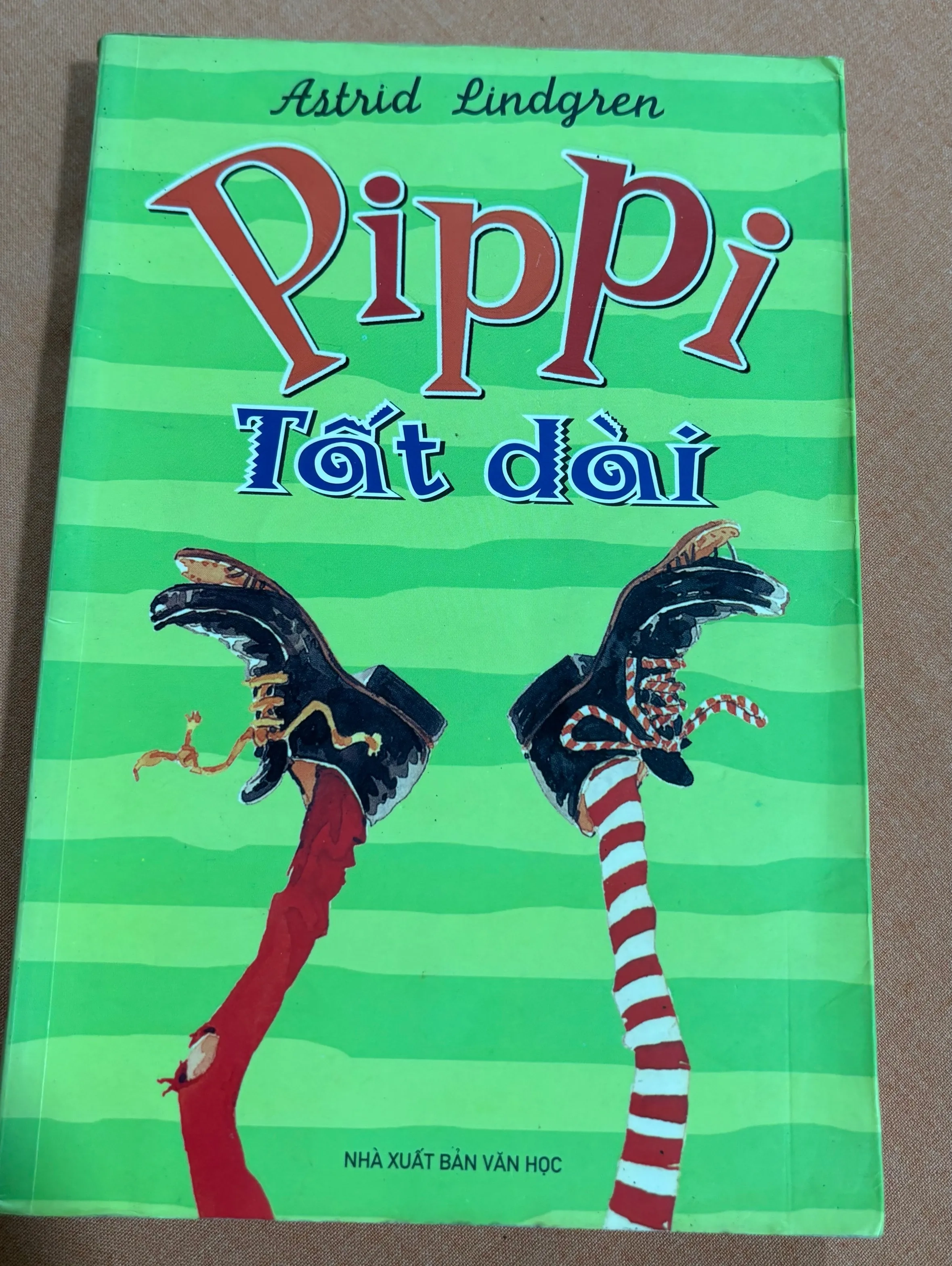 Pippi tất dài 🌊 by  - Sách Book Cover - Ngọc Hiển Books