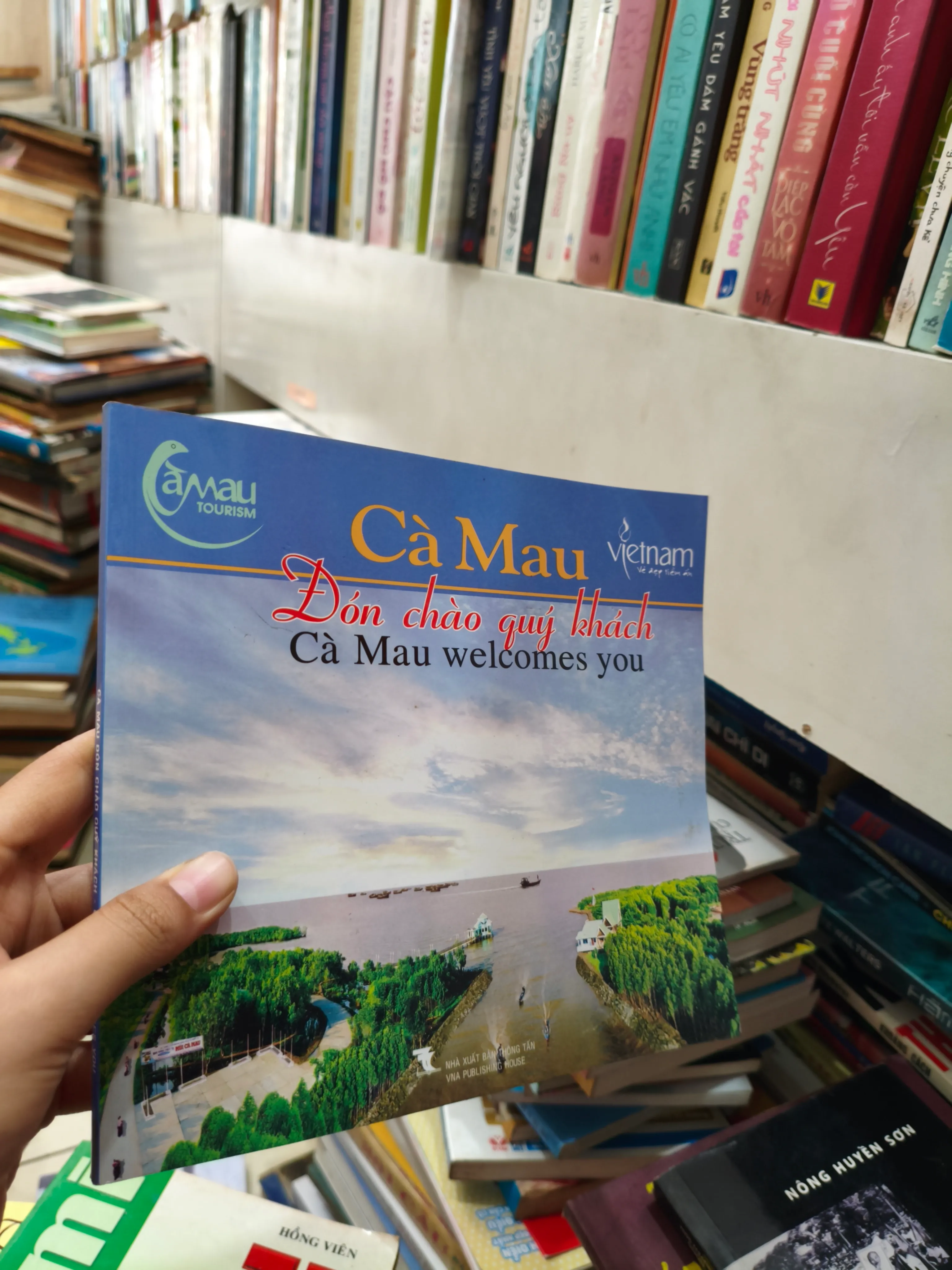 Cà Mau đón chào quý khách 🌱 by  - Sách Book Cover - Ngọc Hiển Books