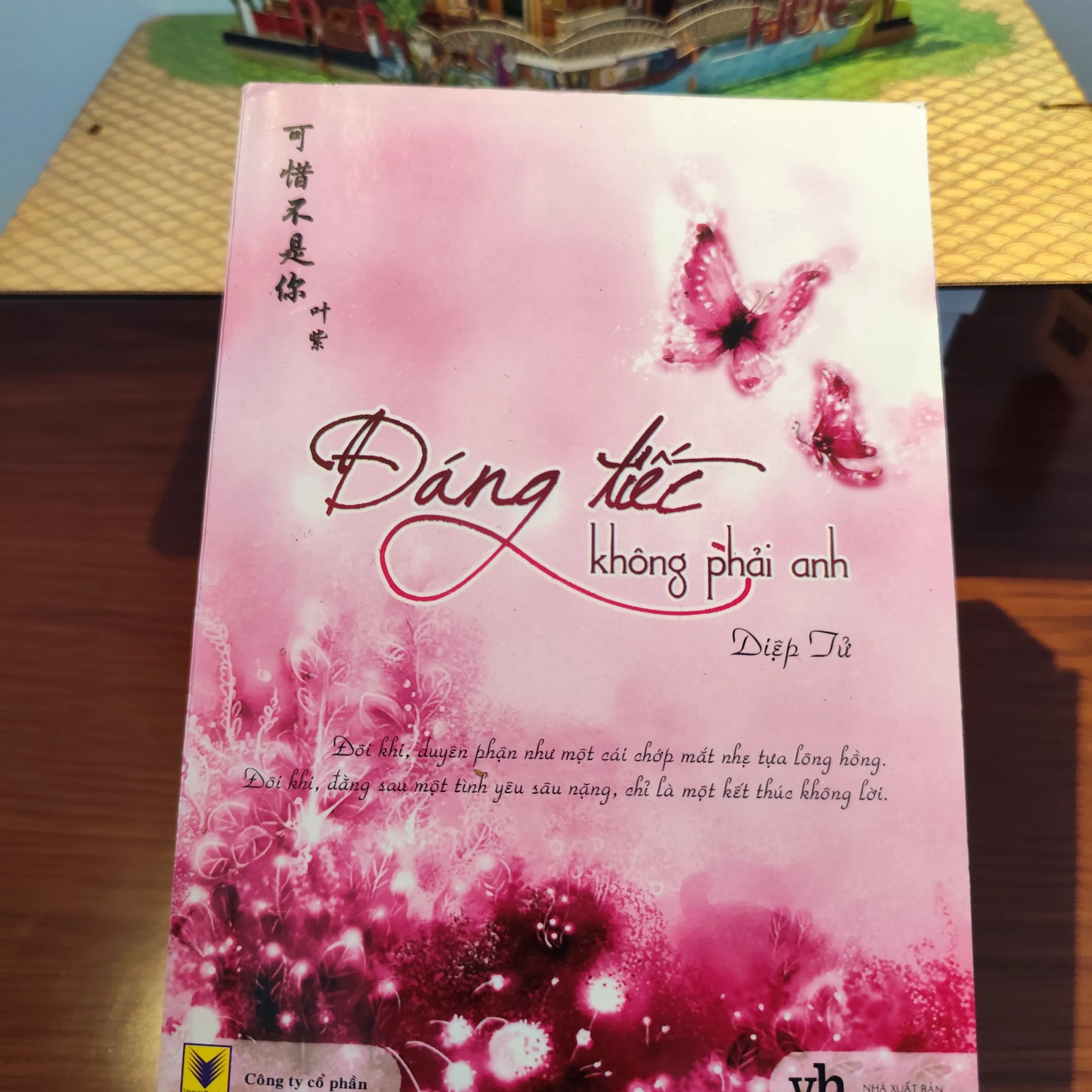 Đáng tiếc không phải anh- Diệp Tử by  - Sách Book Cover - Ngọc Hiển Books