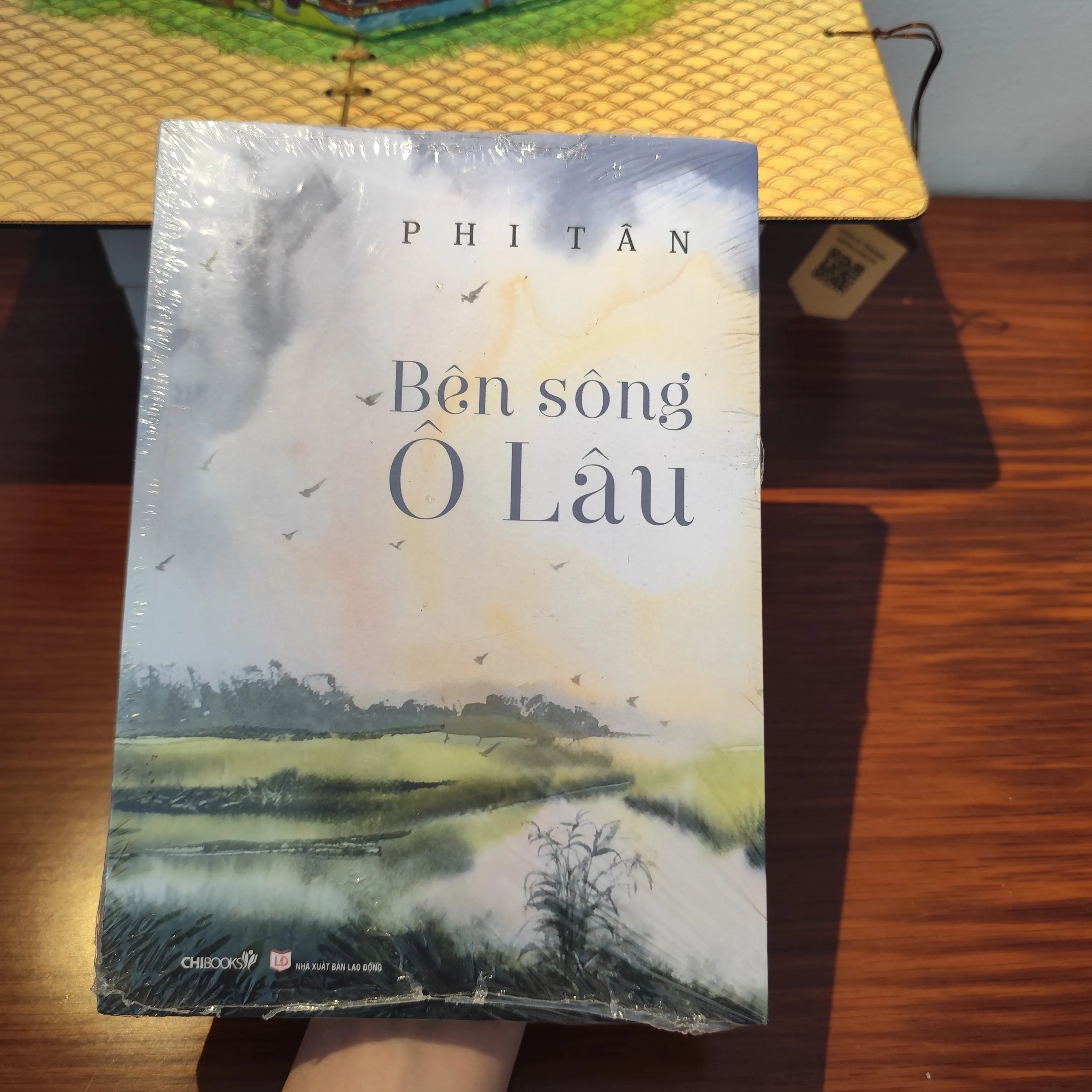 Bên sông Ô Lâu by  - Sách Book Cover - Ngọc Hiển Books