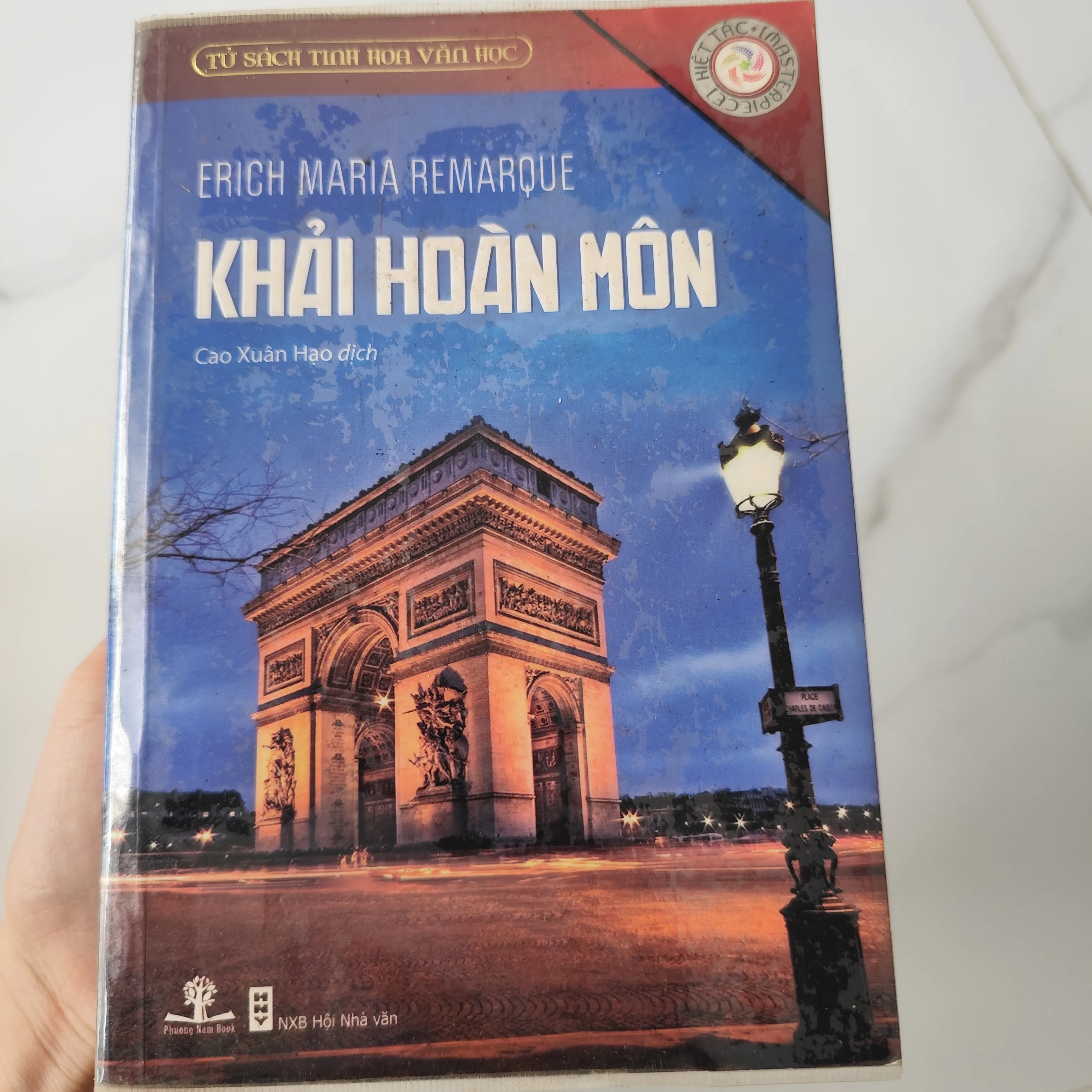 "Khải Hoàn Môn" - Erich Maria Remarque, Cao Xuân Hạo và xuất bản bởi NXB Hội by  - Sách Book Cover - Ngọc Hiển Books