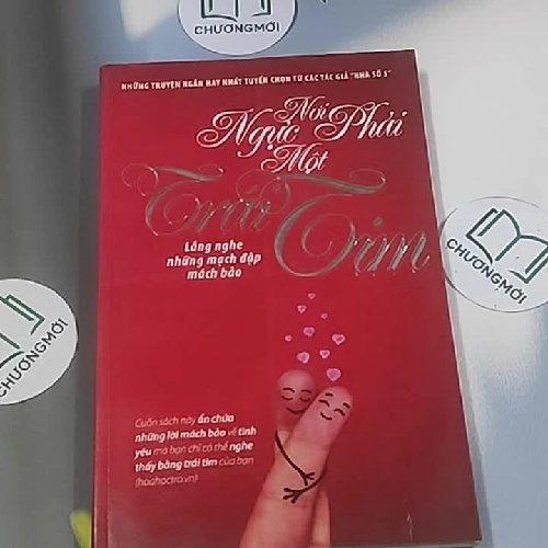 Nơi ngực phải một trái tim