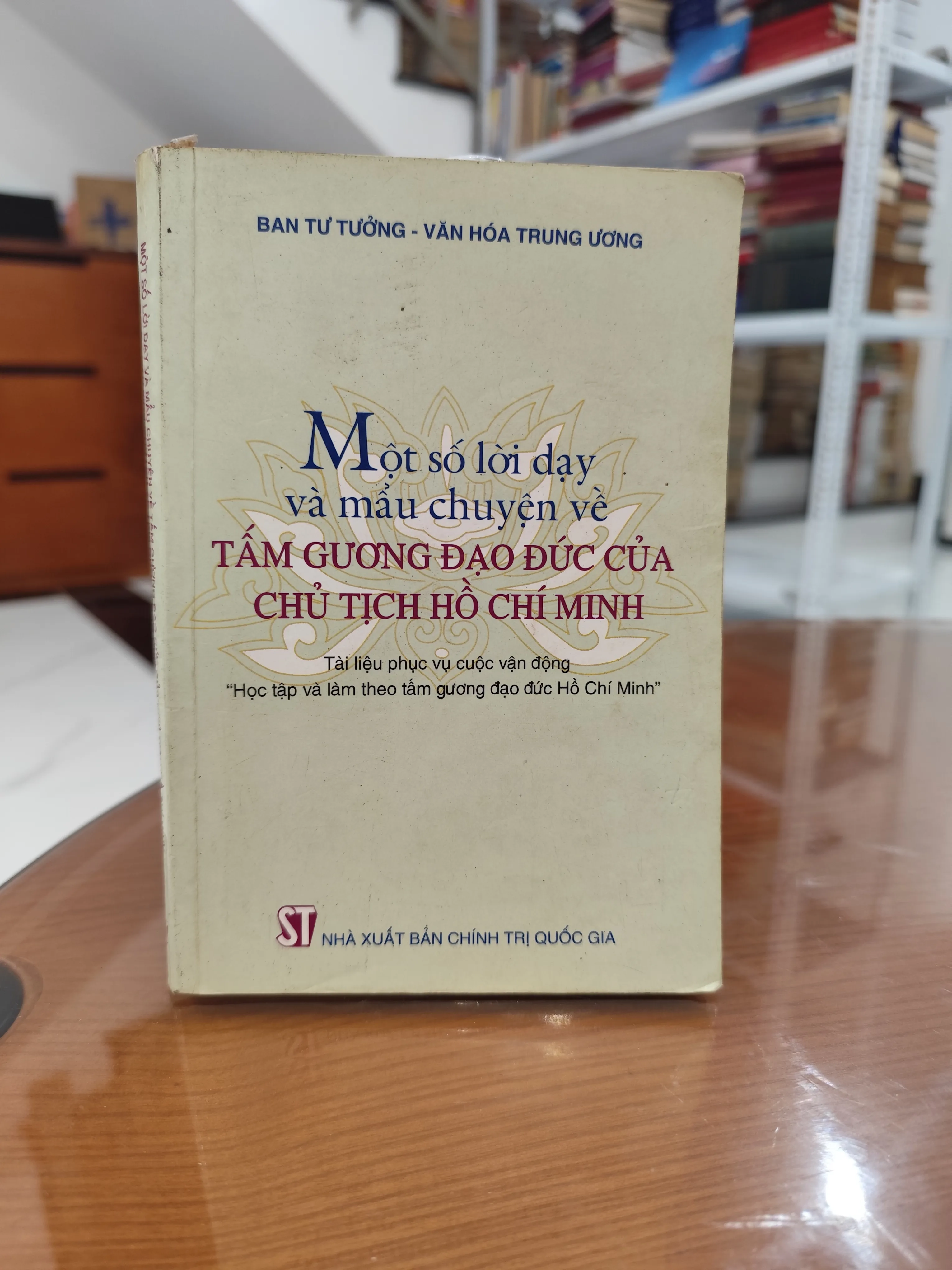 Một số lời dạy và mẫu chuyện về tấm gương đạo đức của chủ tịch Hồ Chí Minh by  - Sách Book Cover - Ngọc Hiển Books