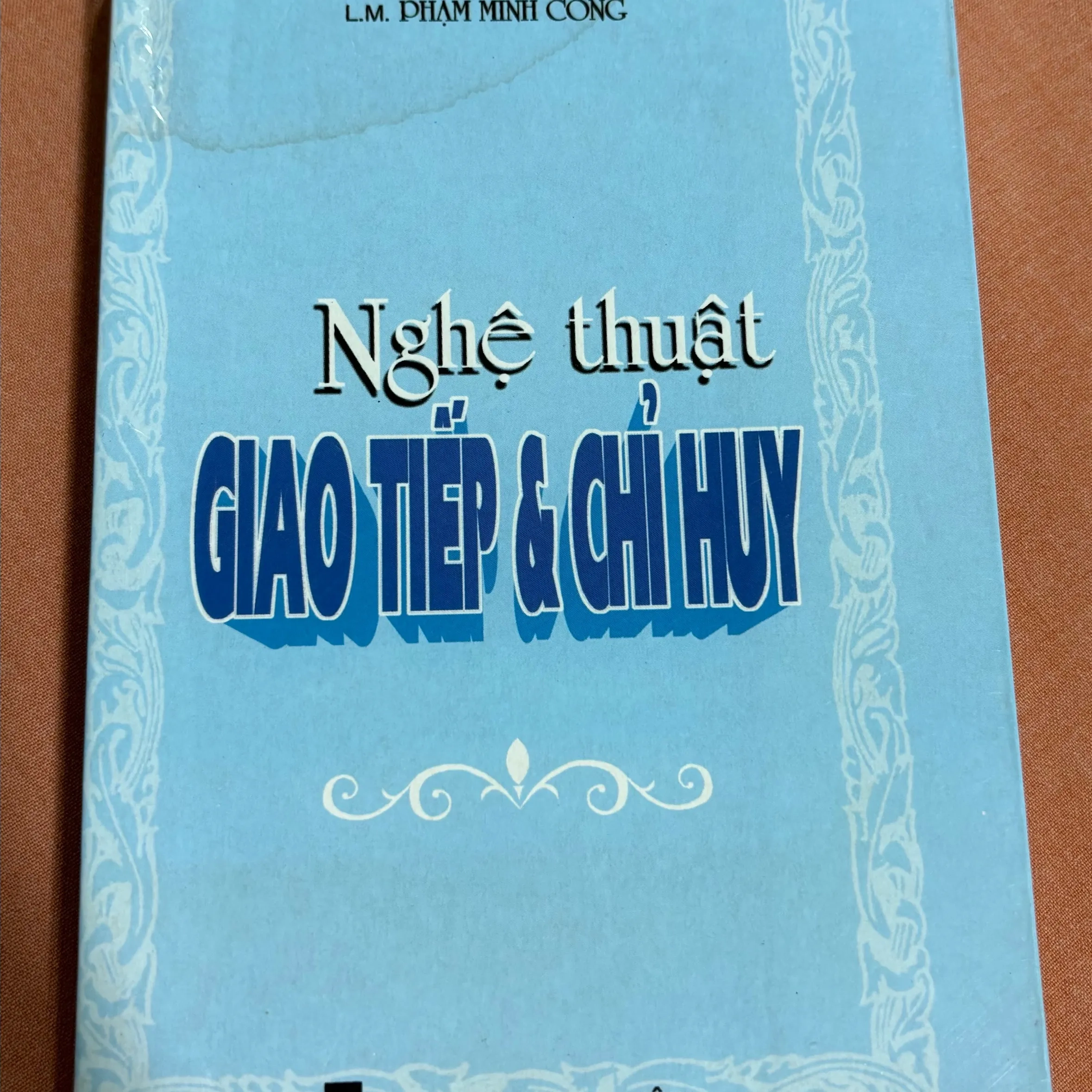 Nghệ thuật giao tiếp và chỉ huy 🌊 by  - Sách Book Cover - Ngọc Hiển Books