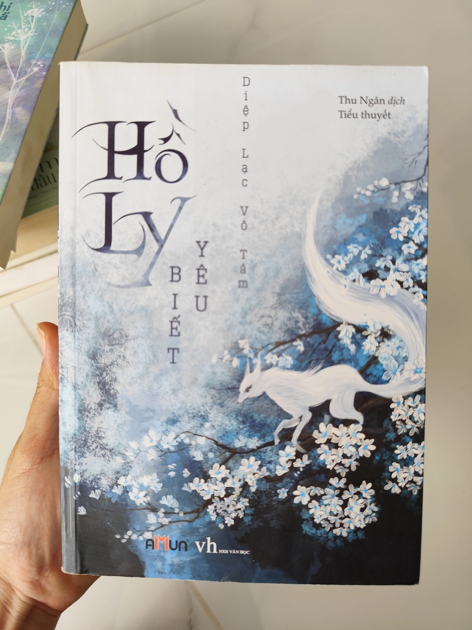 Hồ Ly Biết Yêu - Thu Ngân dịch by  - Sách Book Cover - Ngọc Hiển Books