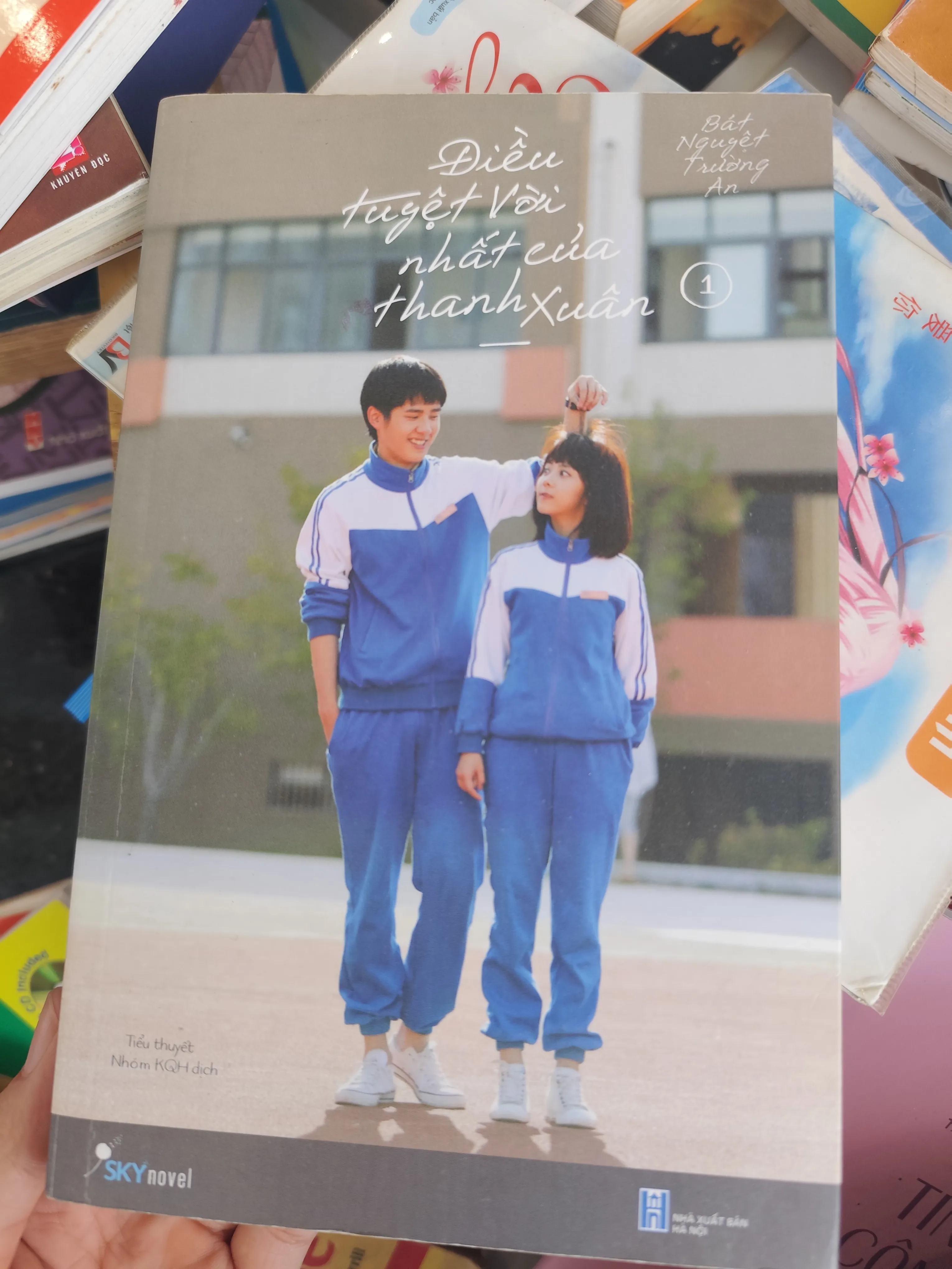 Điều tuyệt vời nhất của thanh xuân 1 by  - Sách Book Cover - Ngọc Hiển Books