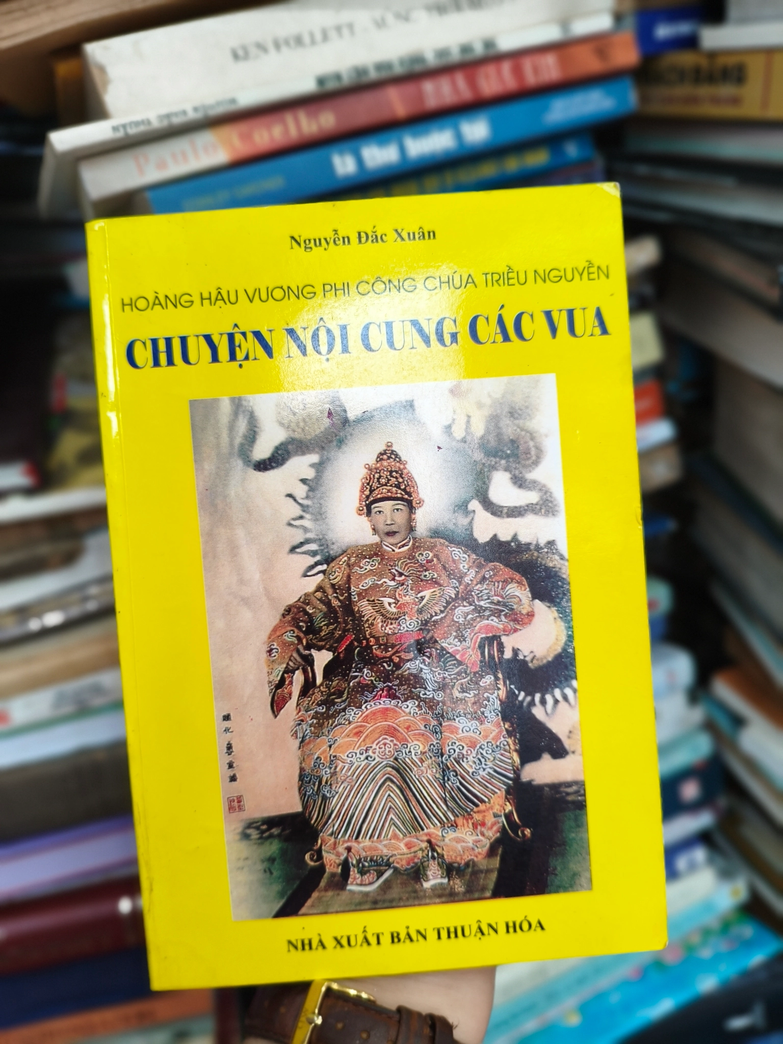 Chuyện nội cung các vua 🌱 by Nguyễn Đắc Xuân - Sách Book Cover - Ngọc Hiển Books