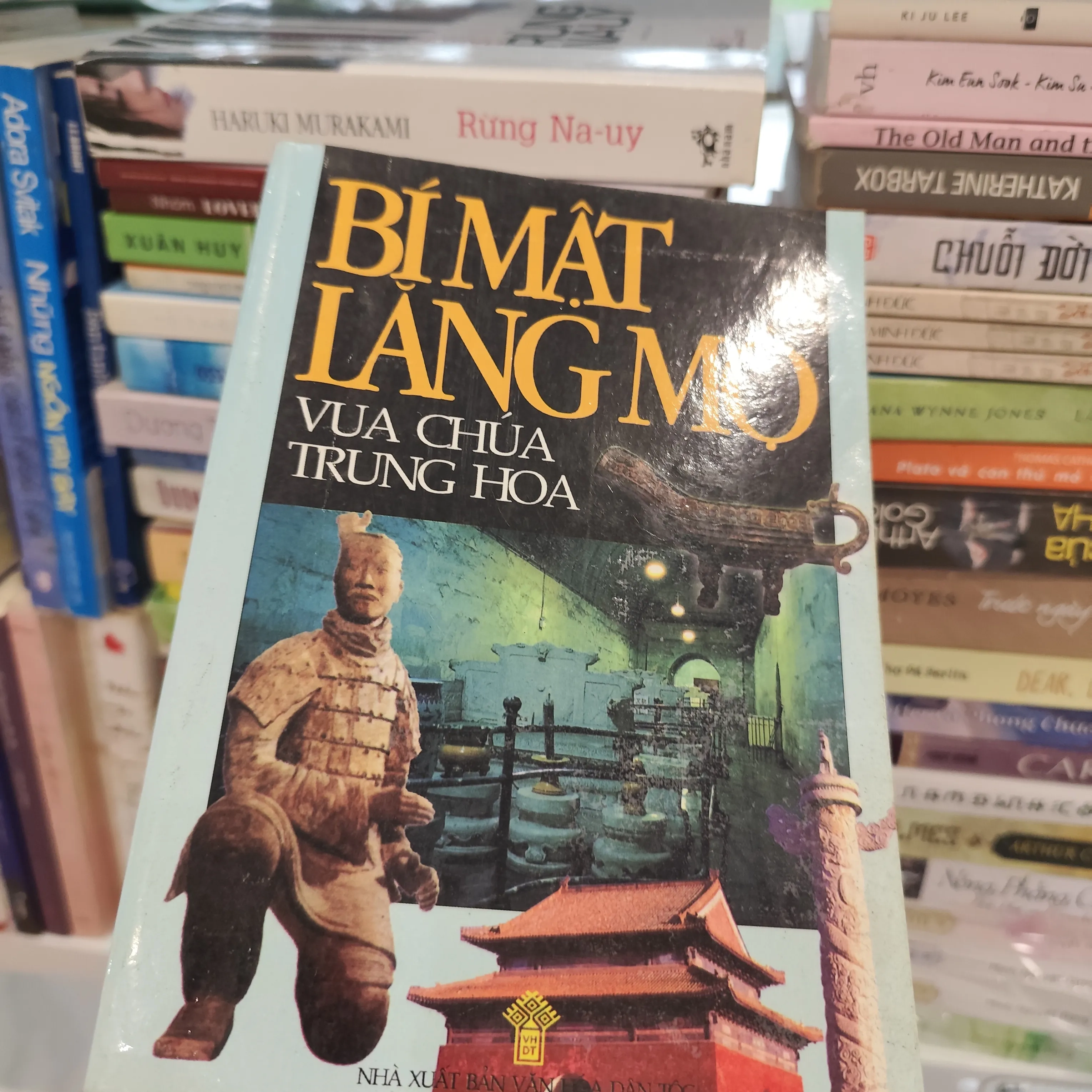 Bí mật lăng mộ vua chúa Trung Hoa by  - Sách Book Cover - Ngọc Hiển Books