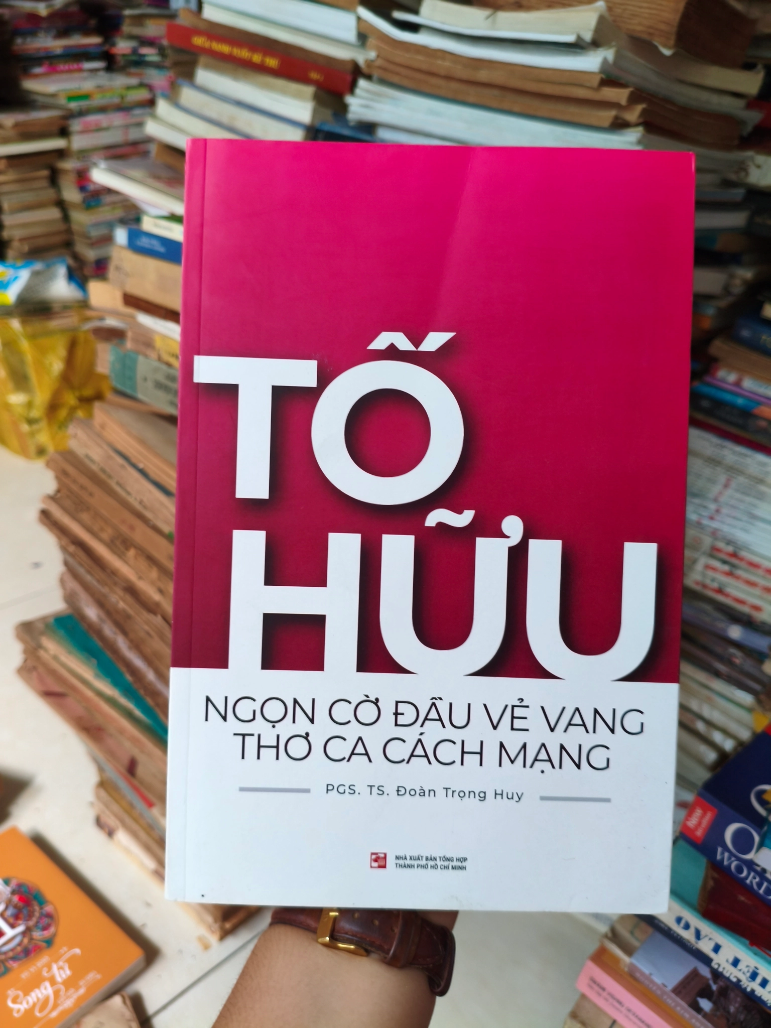 Tố Hữu Ngọn Cờ Đầu Vẻ Vang Thơ Ca Cách Mạng
🌱 by  - Sách Book Cover - Ngọc Hiển Books