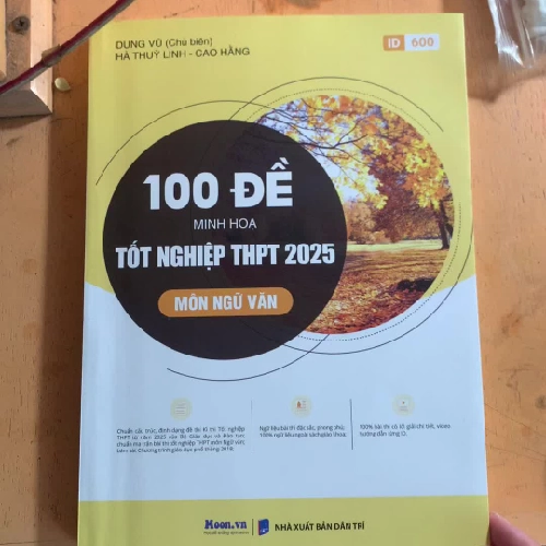 Sách ôn thi THPT -100đề văn của sách moon vn / tình trạng mới nguyên ạ