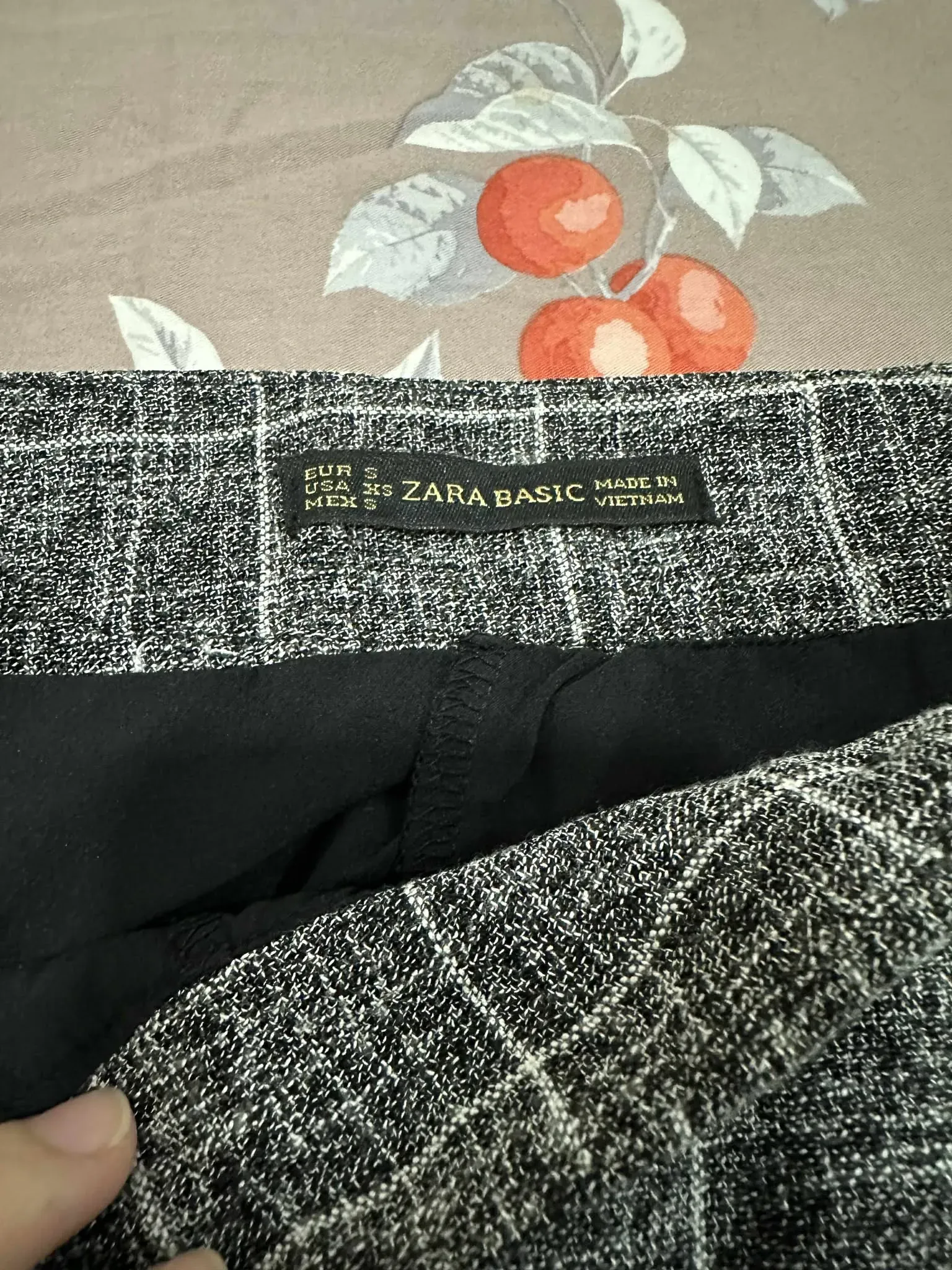 Chân váy ngắn size S mềm, có lớp quần bảo hộ trong 697537