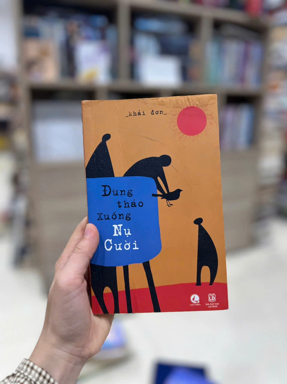 Đừng Tháo Xuống Nụ Cười by Khải Đơn - Sách Book Cover - Ngọc Hiển Books