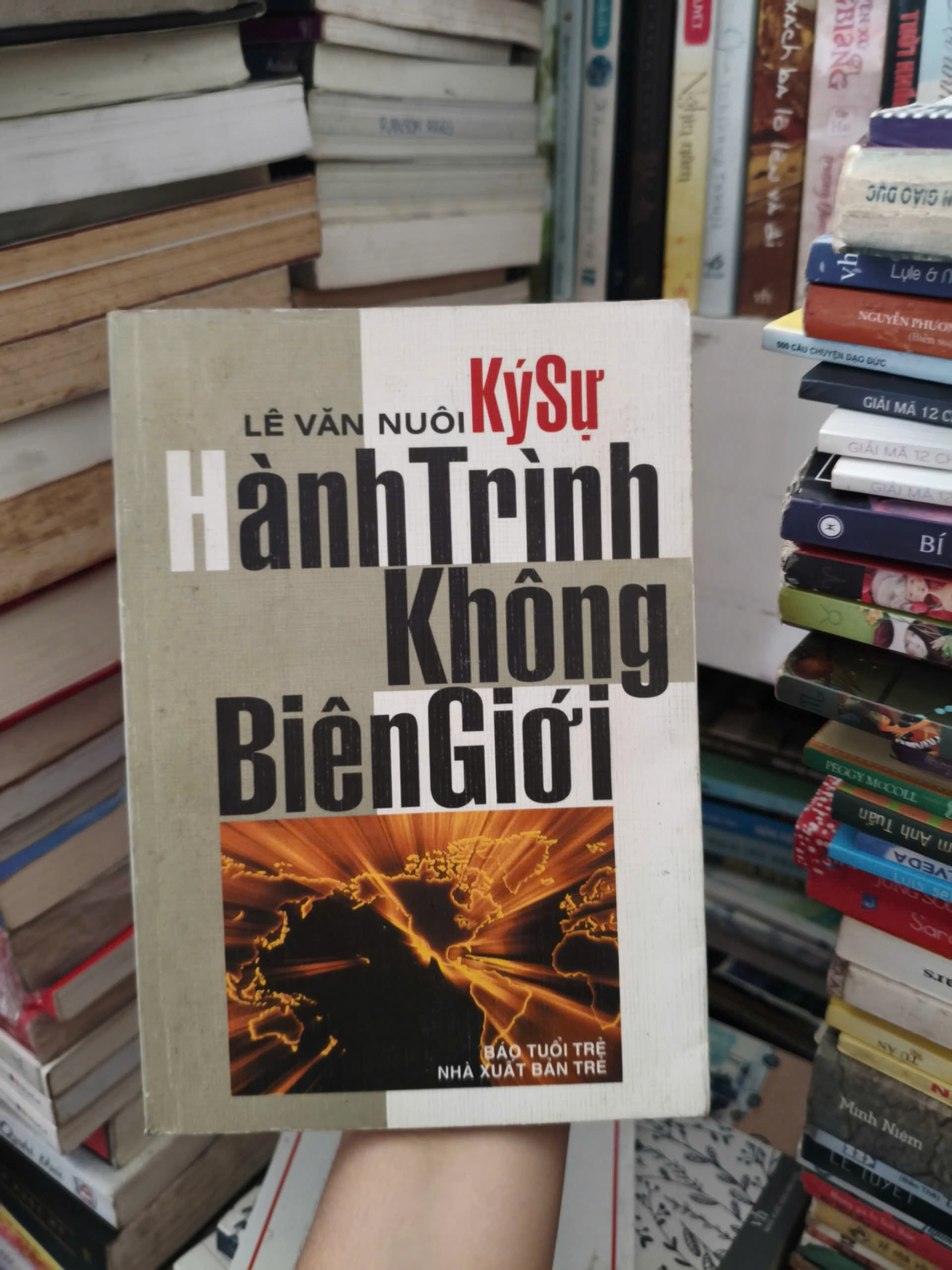 Hành trình không biên giới - Lê Văn Nuôi