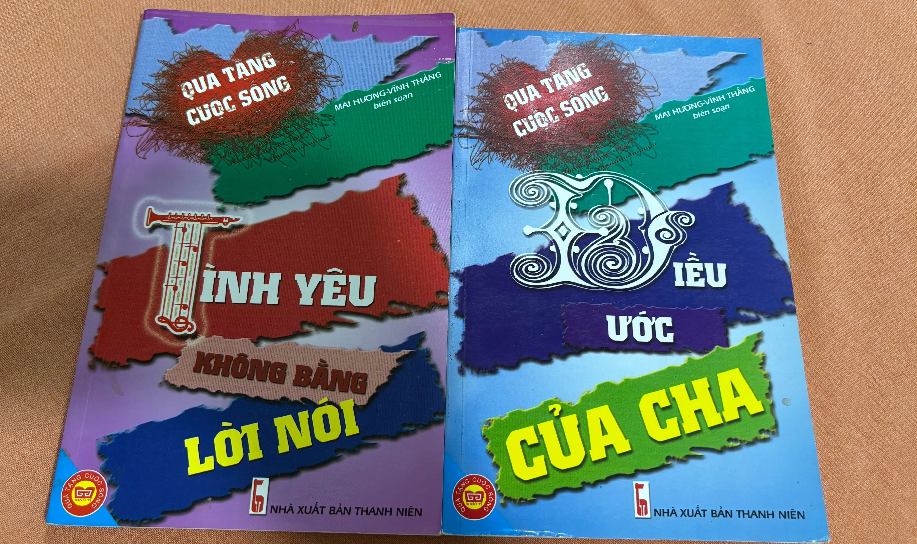 Bộ 2 quyển Quà tặng cuộc sống 🌊 by  - Sách Book Cover - Ngọc Hiển Books
