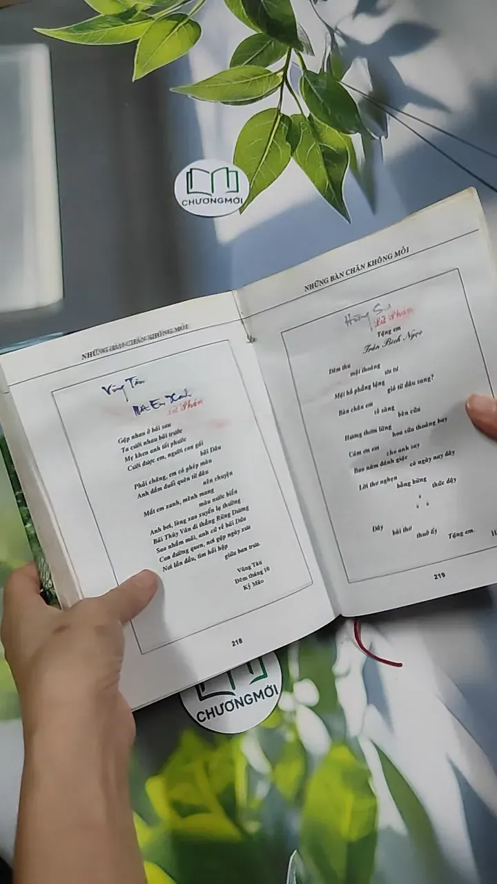 [MIỄN PHÍ BỌC SÁCH] Những Bàn Chân Không Mỏi 1: Ra Trận (Truyện Ký) 750805