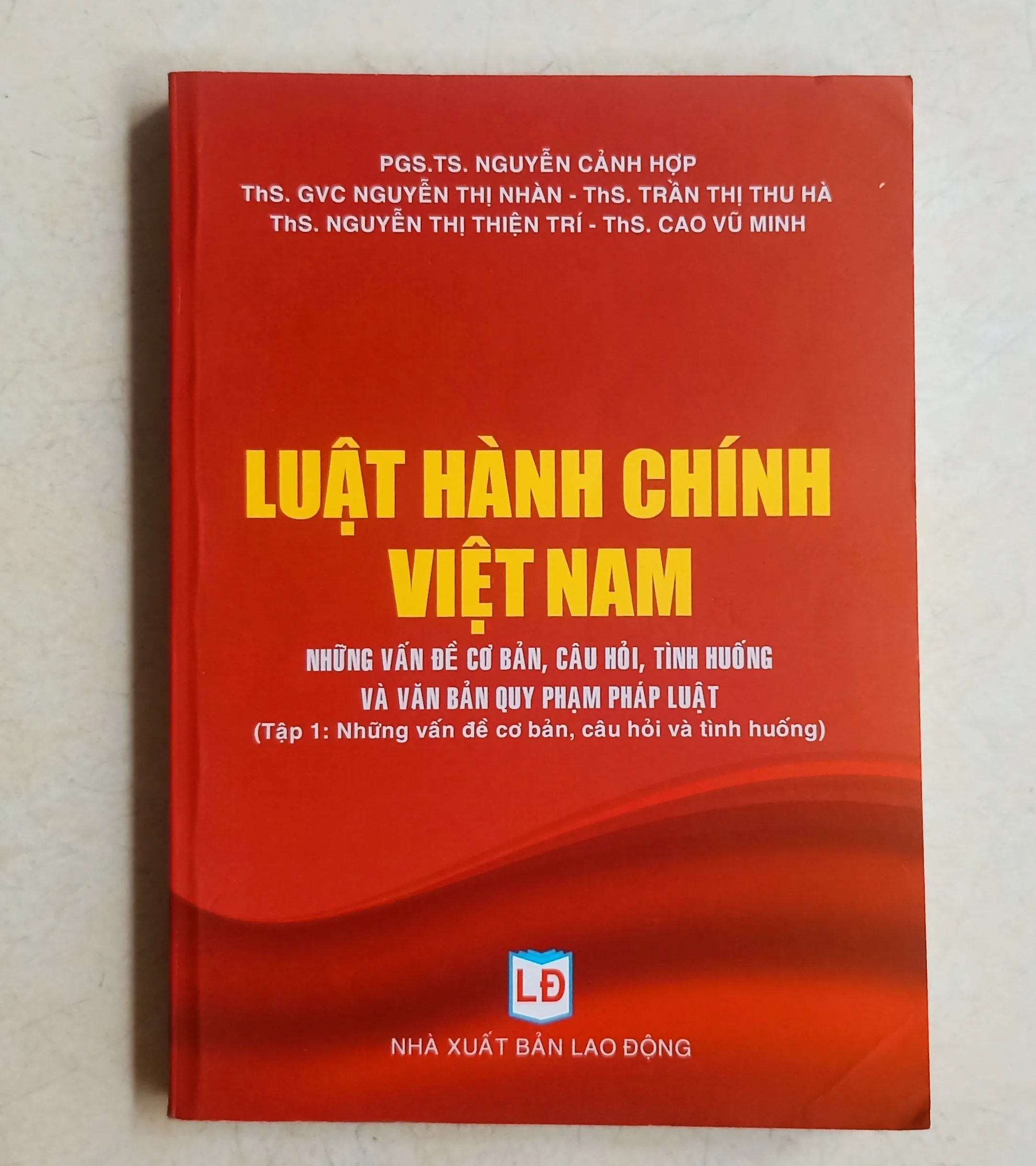 Luật hành chính Việt Nam 🌻 by  - Sách Book Cover - Ngọc Hiển Books