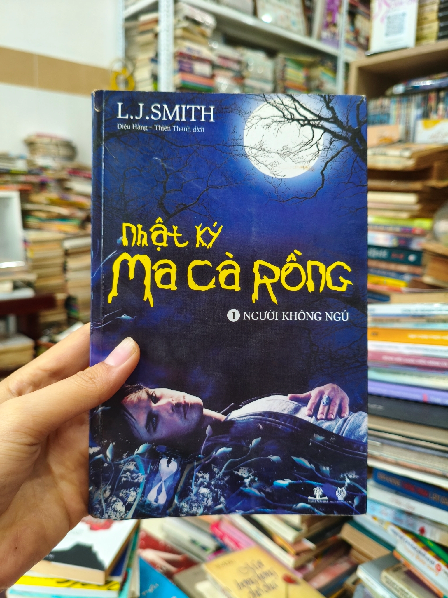 Nhật kí ma cà rồng 🌱 by  - Sách Book Cover - Ngọc Hiển Books