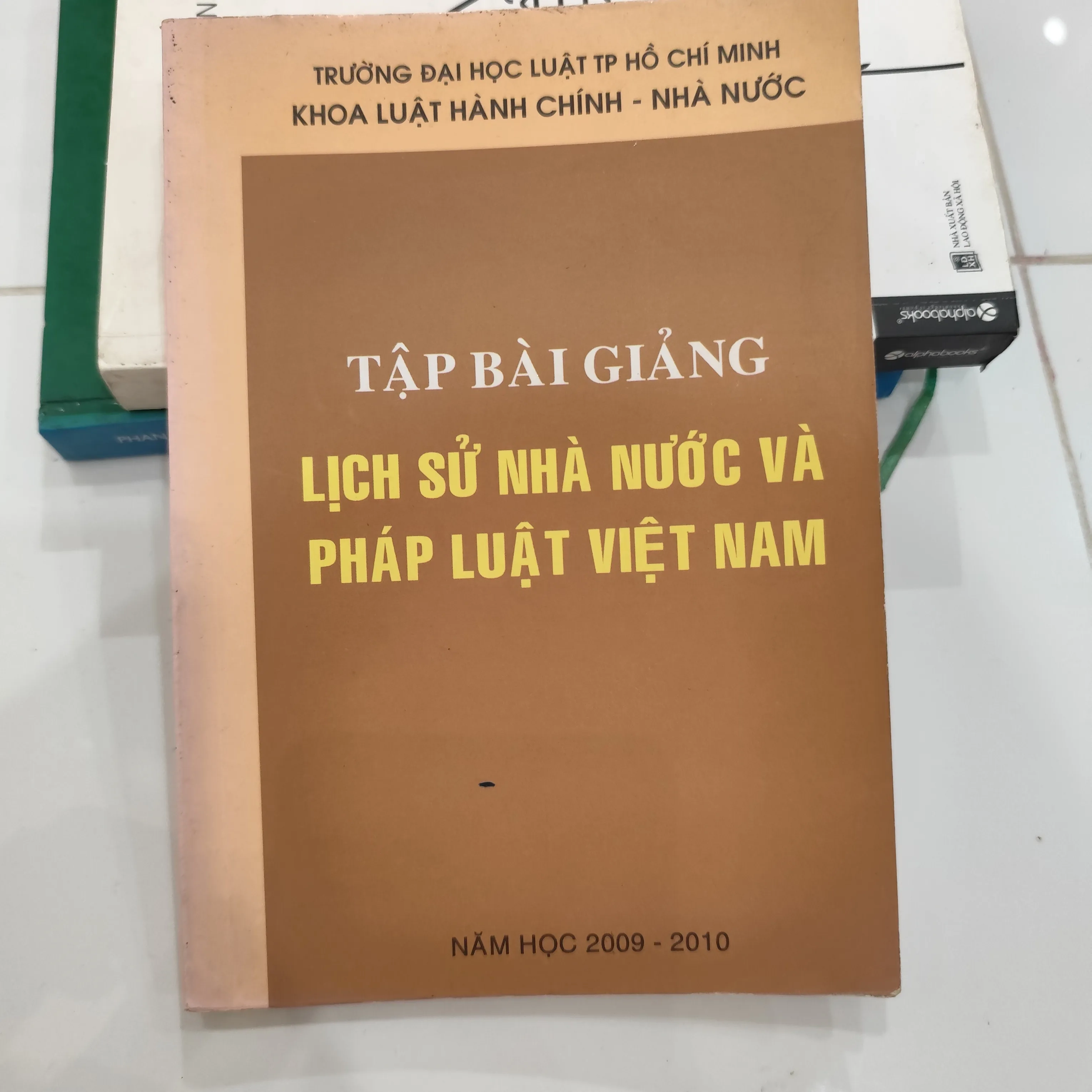 Tập Bài Giảng Lịch Sử Nhà Nước Và Pháp Luật Việt Nam by  - Sách Book Cover - Ngọc Hiển Books
