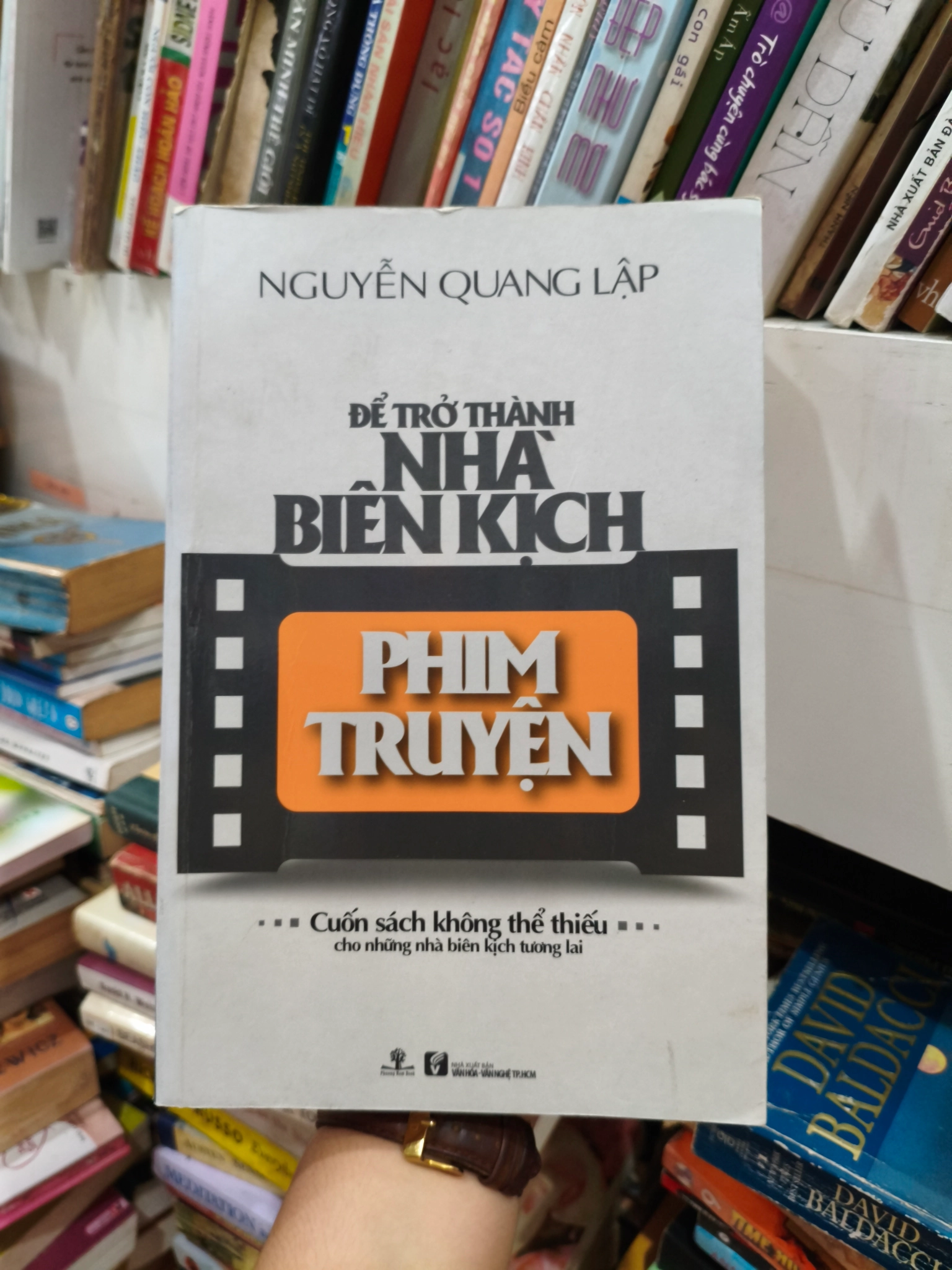 Để trở thành nhà biên kịch phim truyện 🌱 by  - Sách Book Cover - Ngọc Hiển Books