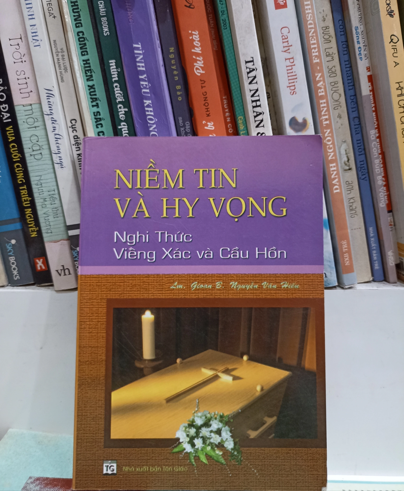 Niềm tin và hy vọng - Nghi thức viếng xác và cầu hồn 🌻 by  - Sách Book Cover - Ngọc Hiển Books