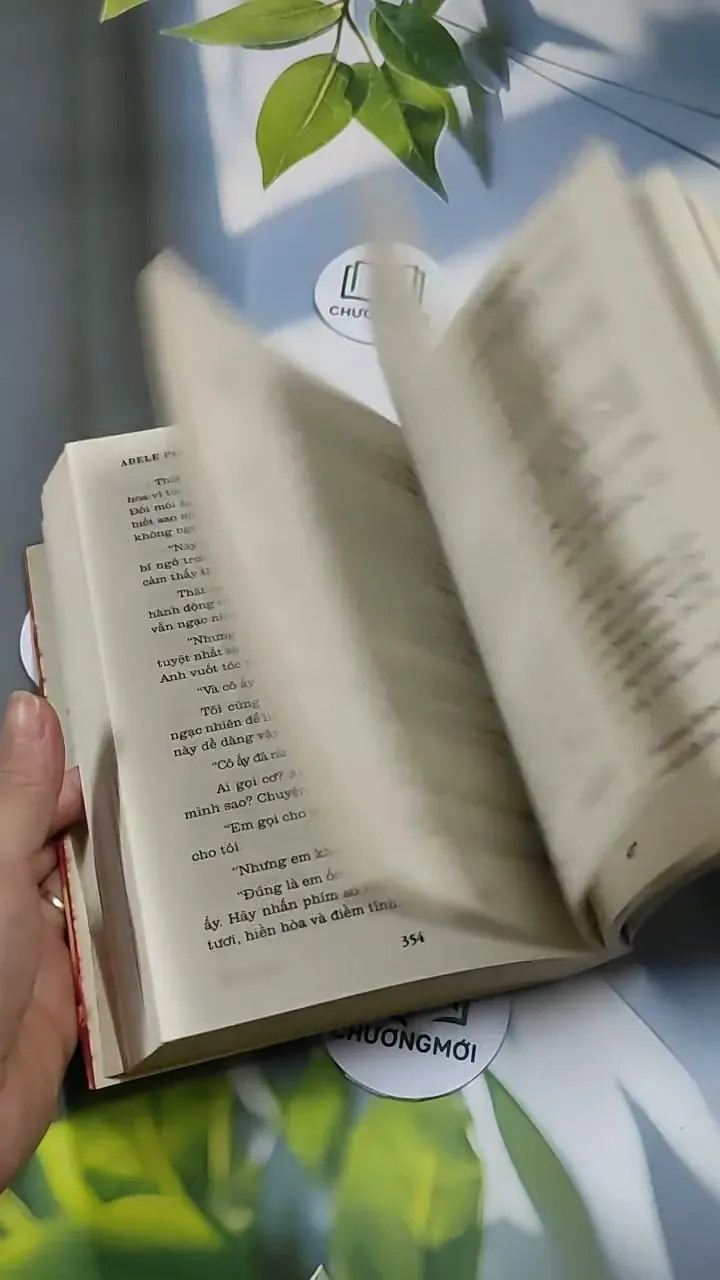 Bên Kia Đồi Cỏ Còn Xanh? - Adele Parks 707251