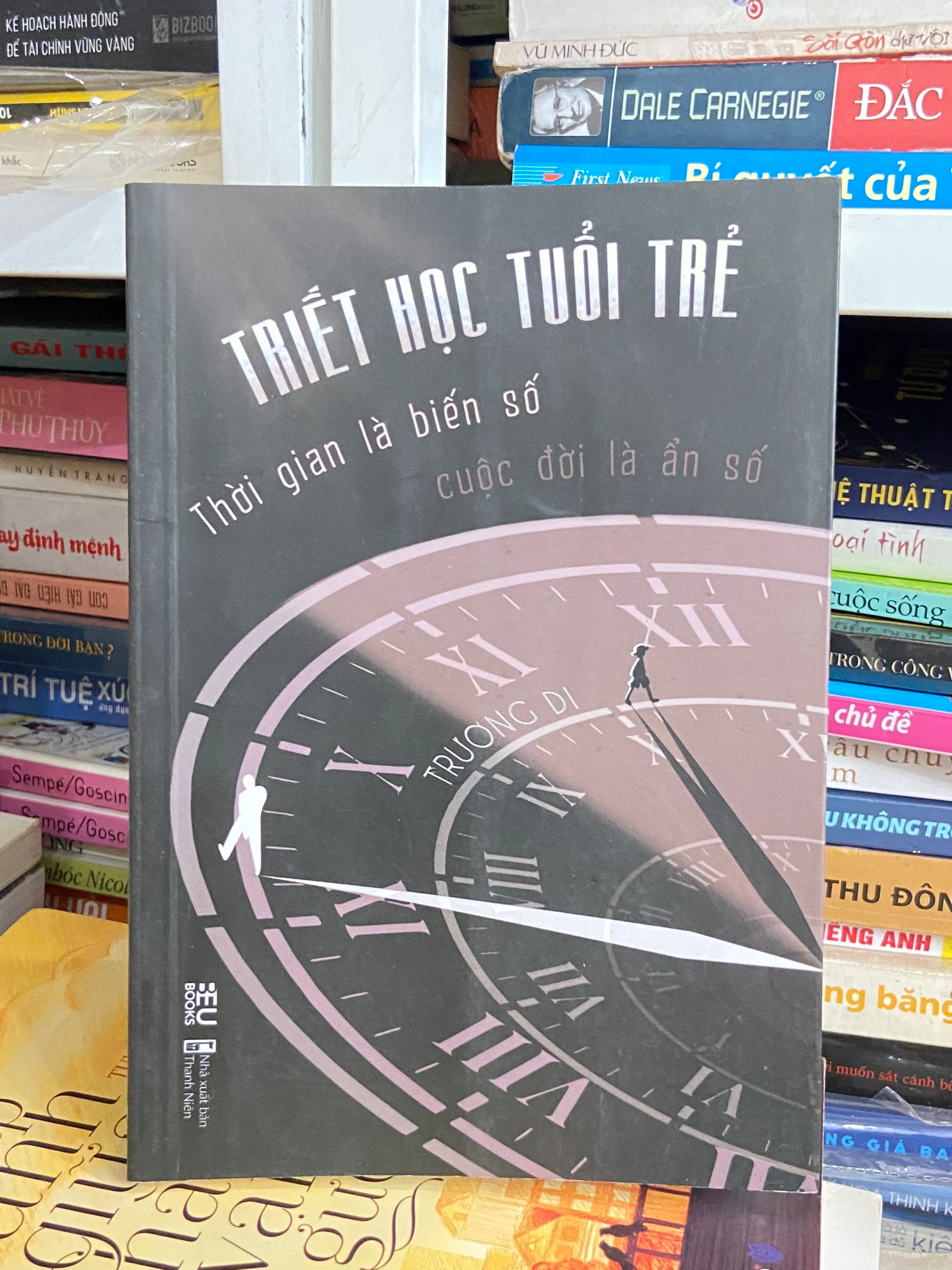 Triết Học Tuổi Trẻ - Thời Gian Là Biến Số Cuộc Đời Là Ẩn Số - Trương Di by  - Sách Book Cover - Ngọc Hiển Books