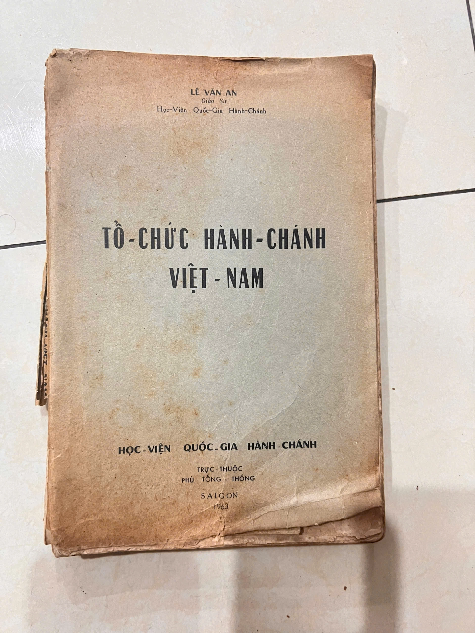 Tổ Chức Hành - Chánh Việt - Nam by  - Sách Book Cover - Ngọc Hiển Books