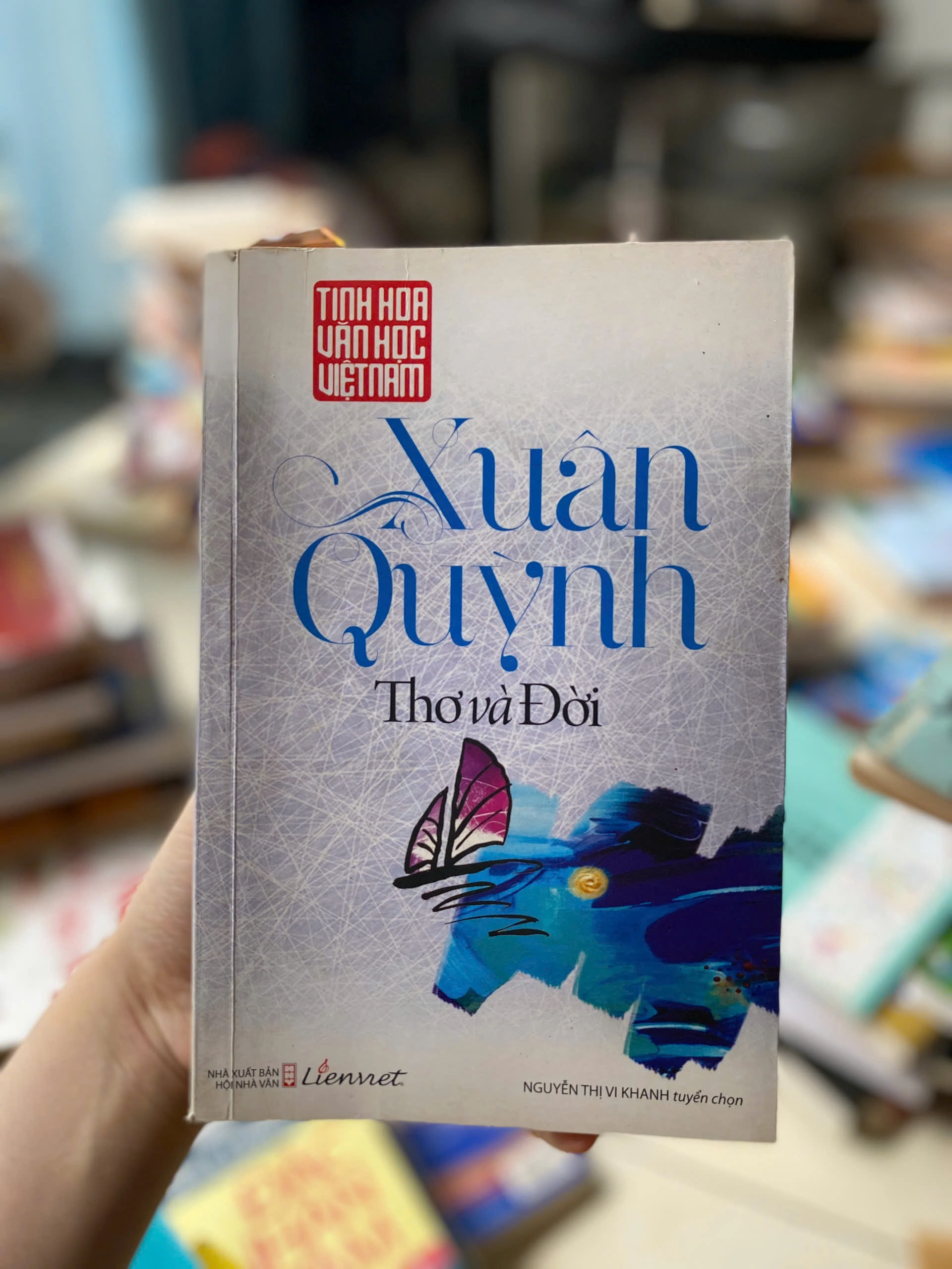 Xuân Quỳnh - Thơ Và Đời by Vân Long (sưu tầm, tuyển chọn) - Sách Book Cover - Ngọc Hiển Books