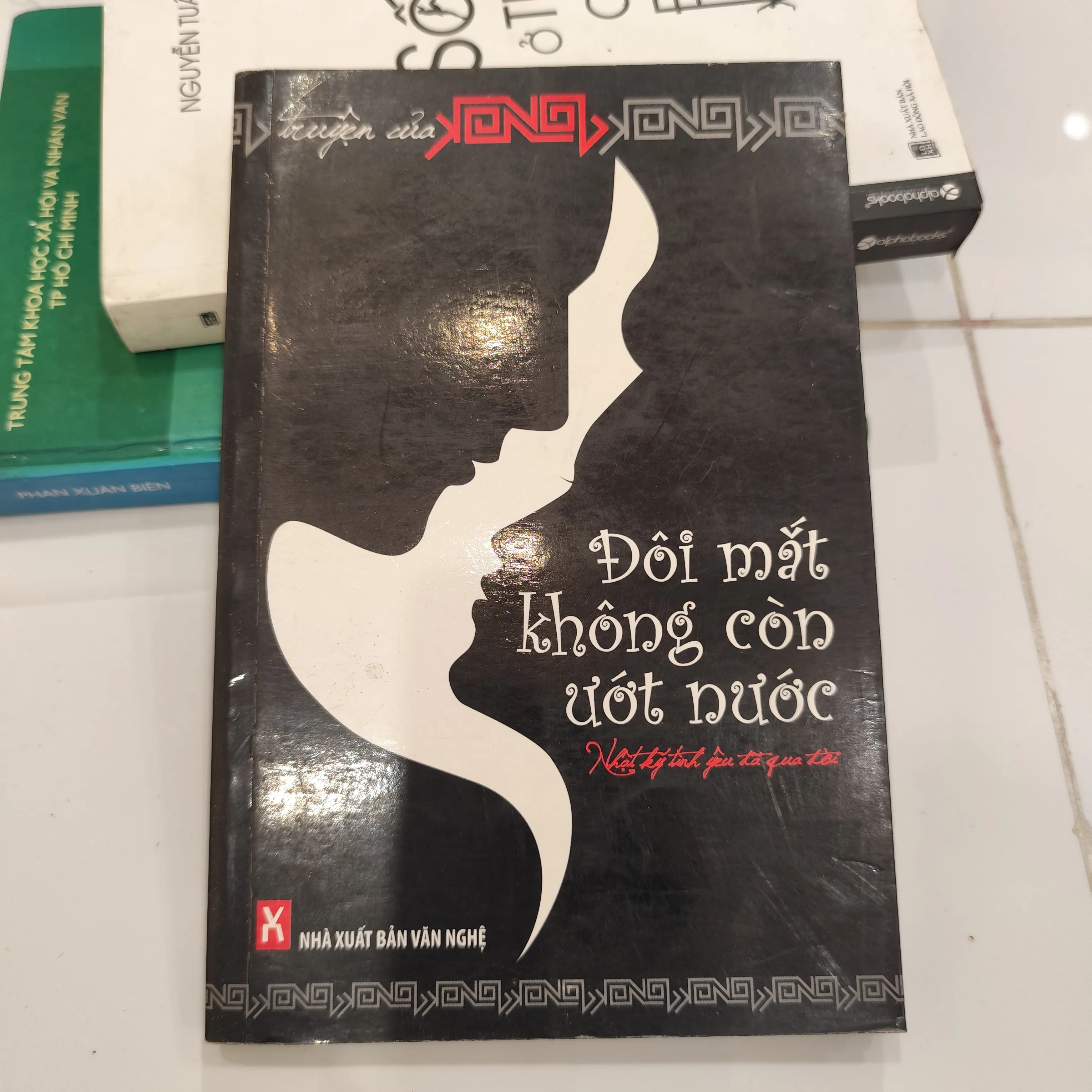Đôi mắt không còn ước nướt by  - Sách Book Cover - Ngọc Hiển Books