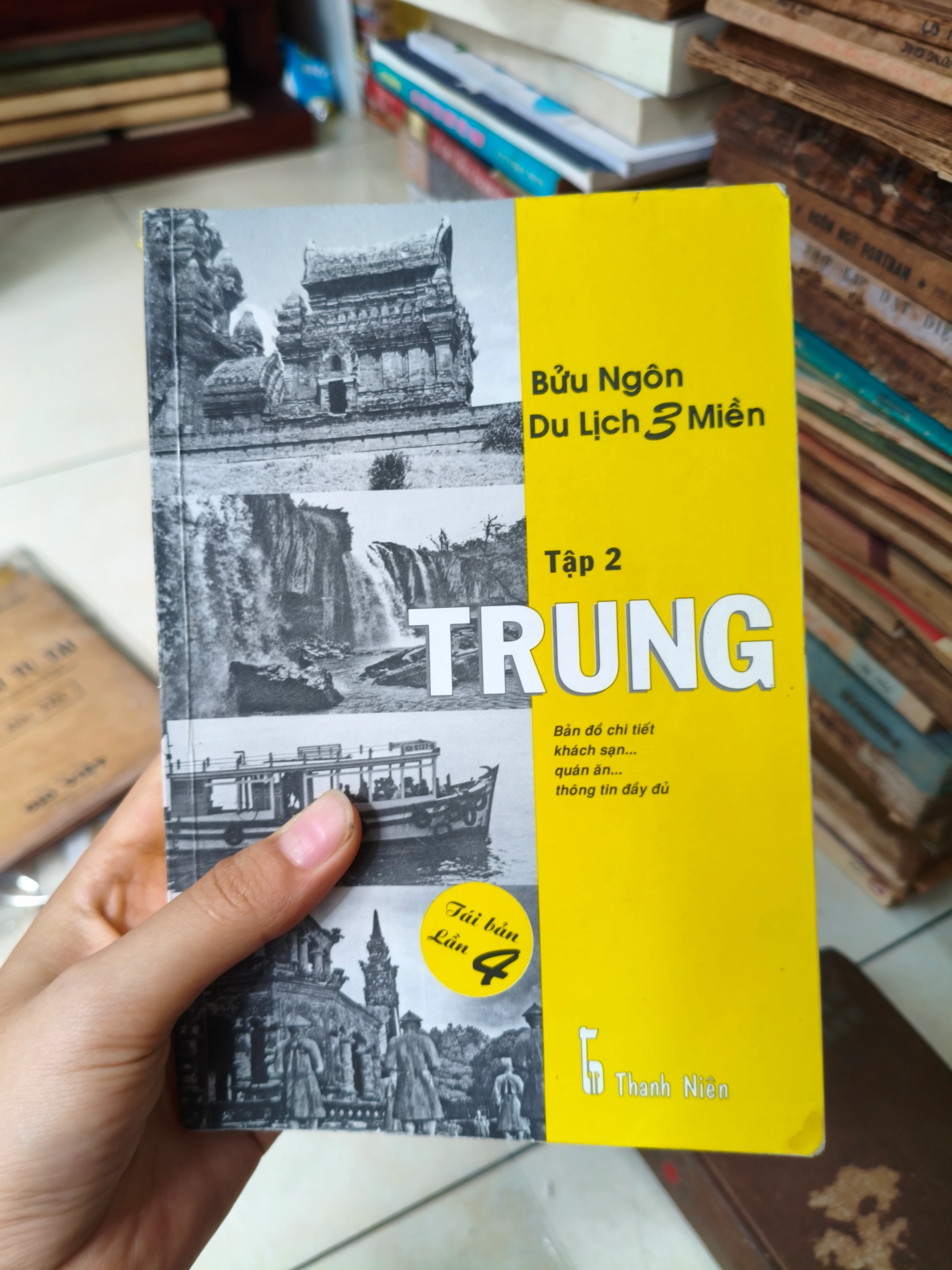 Du lịch 3 miền tập 2 🌱 by  - Sách Book Cover - Ngọc Hiển Books
