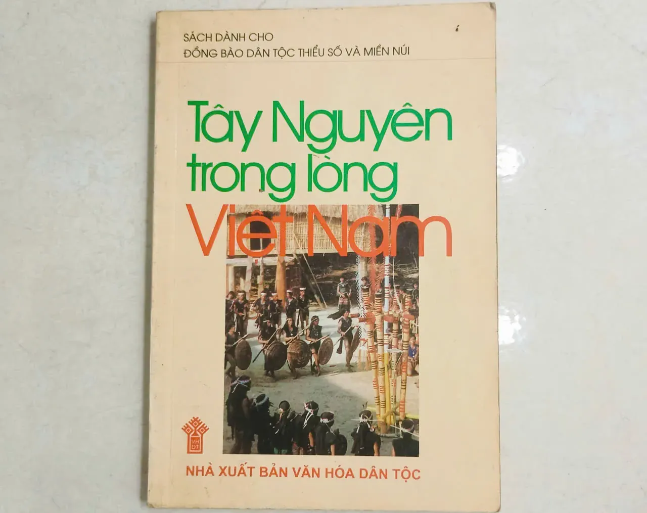 Tây Nguyên trong lòng Việt Nam🌻 by  - Sách Book Cover - Ngọc Hiển Books