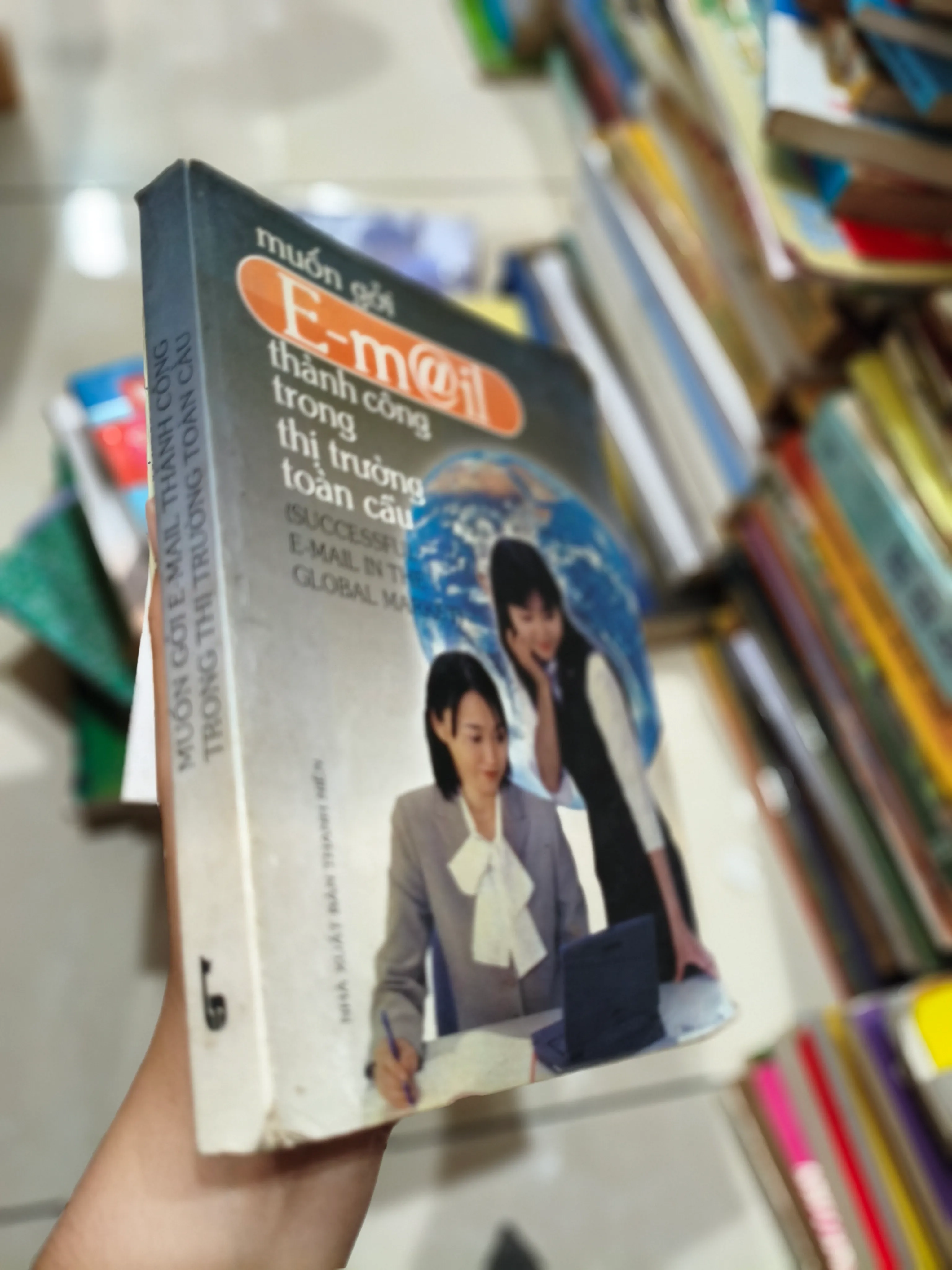 Muốn gửi email thành công trong thị trường toàn cầu 🌱 by  - Sách Book Cover - Ngọc Hiển Books