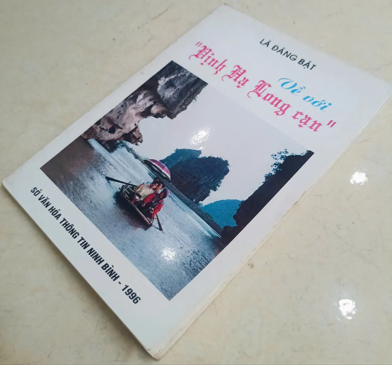 Về với Vịnh Hạ Long cạn 🌻 by  - Sách Book Cover - Ngọc Hiển Books