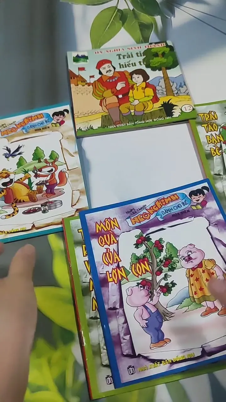 Combo Truyện Màu: Hổ Không Có Răng, Món Quà Của Lợn Con, Trái Táo Bạn Bè, Trái Tim Hiếu T 715655
