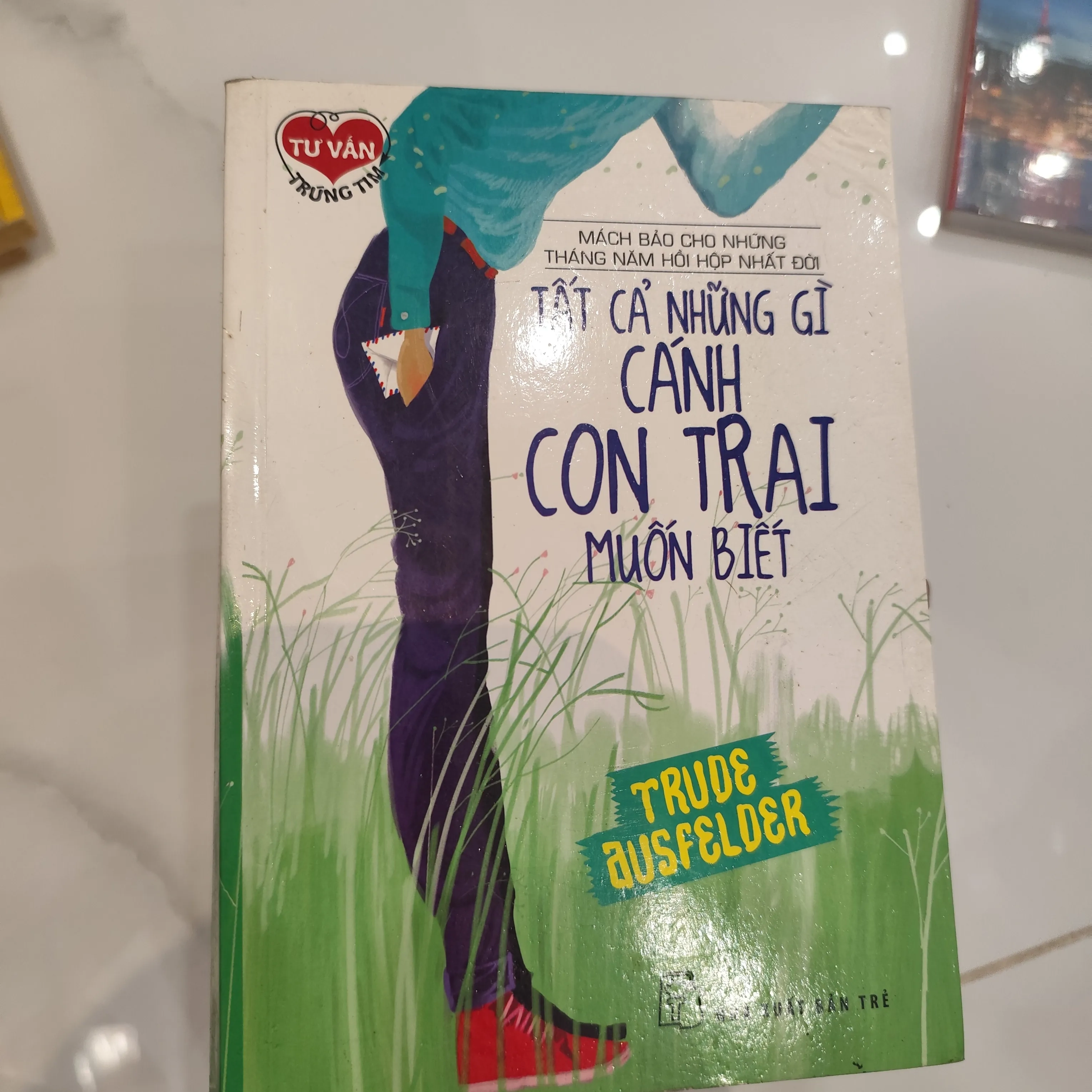 Tất cả những gì cánh con trai muốn biết by  - Sách Book Cover - Ngọc Hiển Books