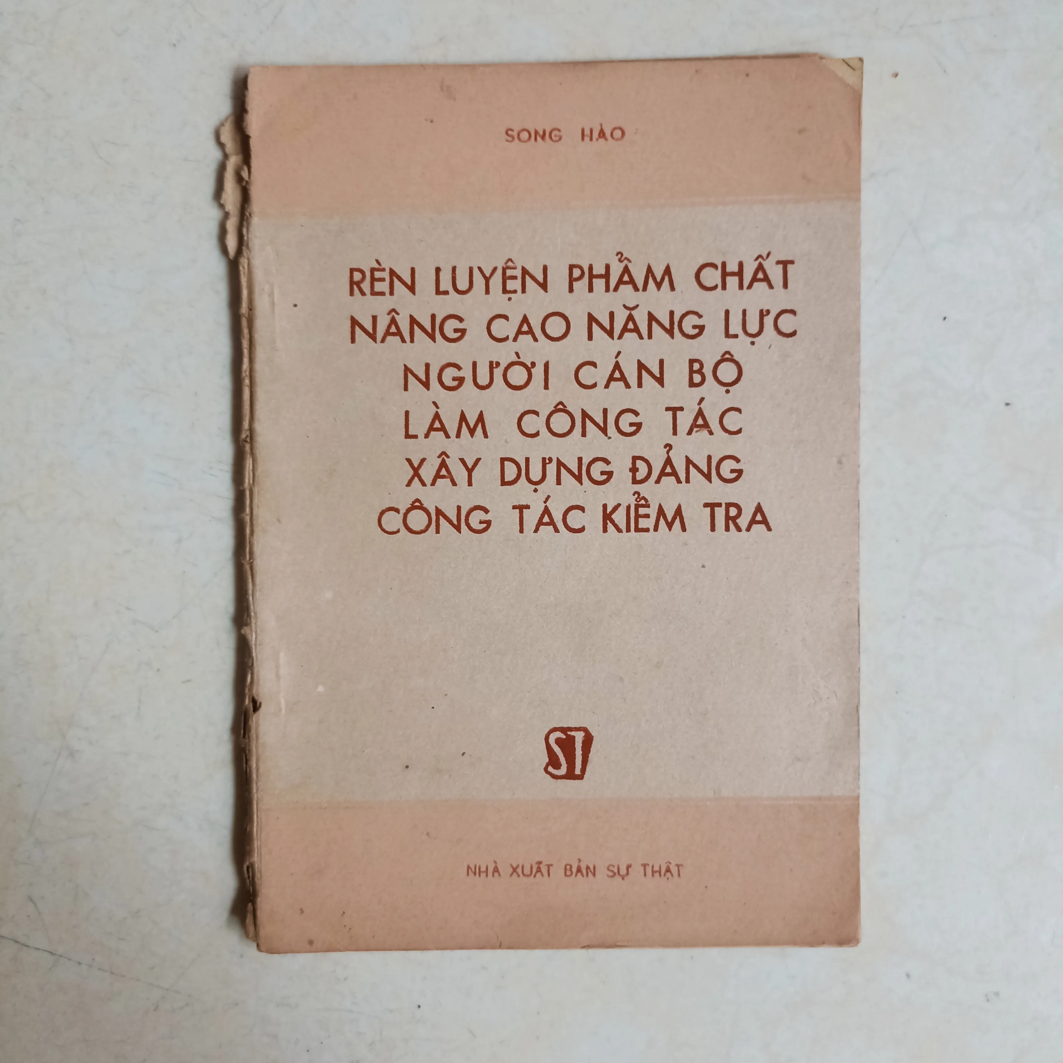 Rèn luyện phẩm chất.....🌻 by  - Sách Book Cover - Ngọc Hiển Books